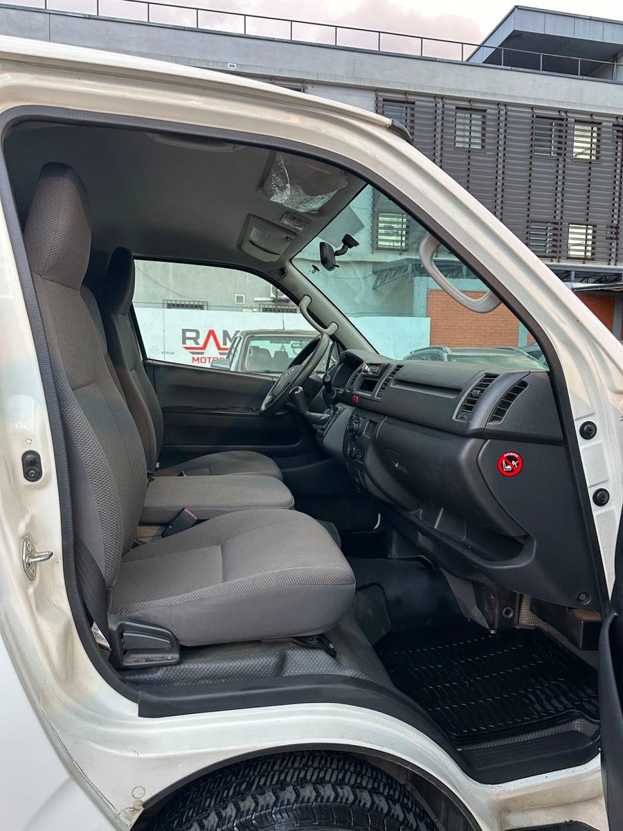 Toyota HIACE 2018 - Imagen 9 de 19