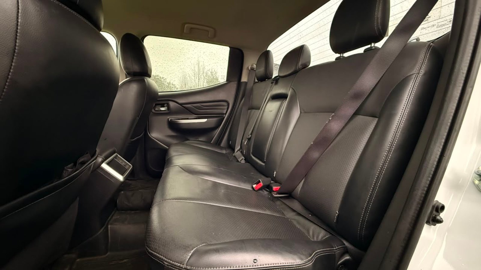 Mitsubishi L200 DAKAR HP 2023 - Imagen 16 de 16