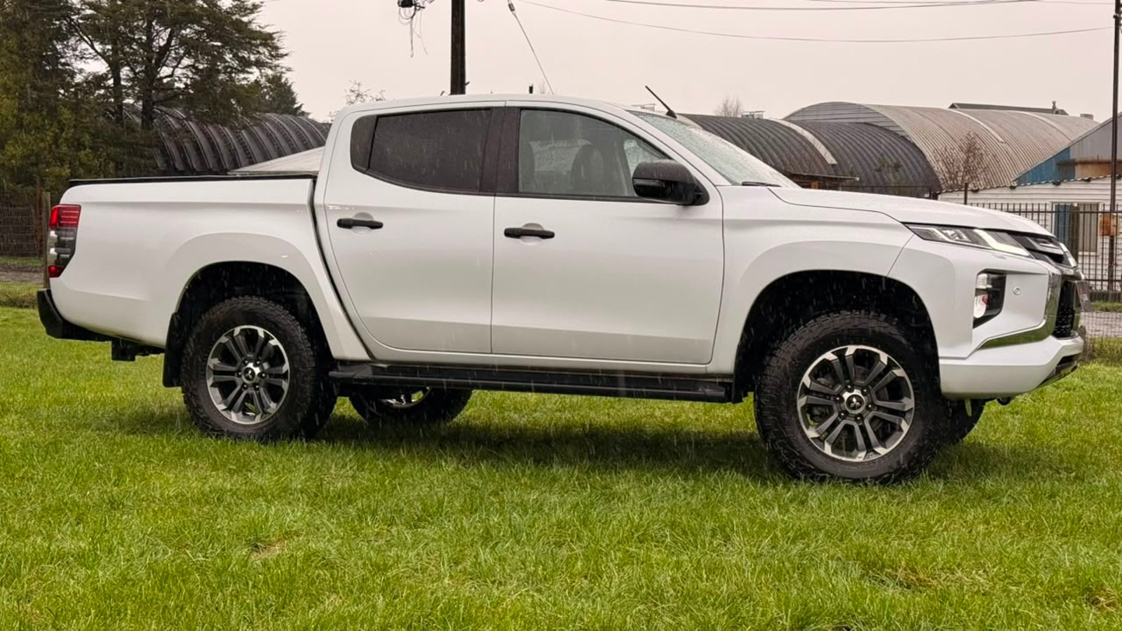 Mitsubishi L200 DAKAR HP 2023 - Imagen 4 de 16