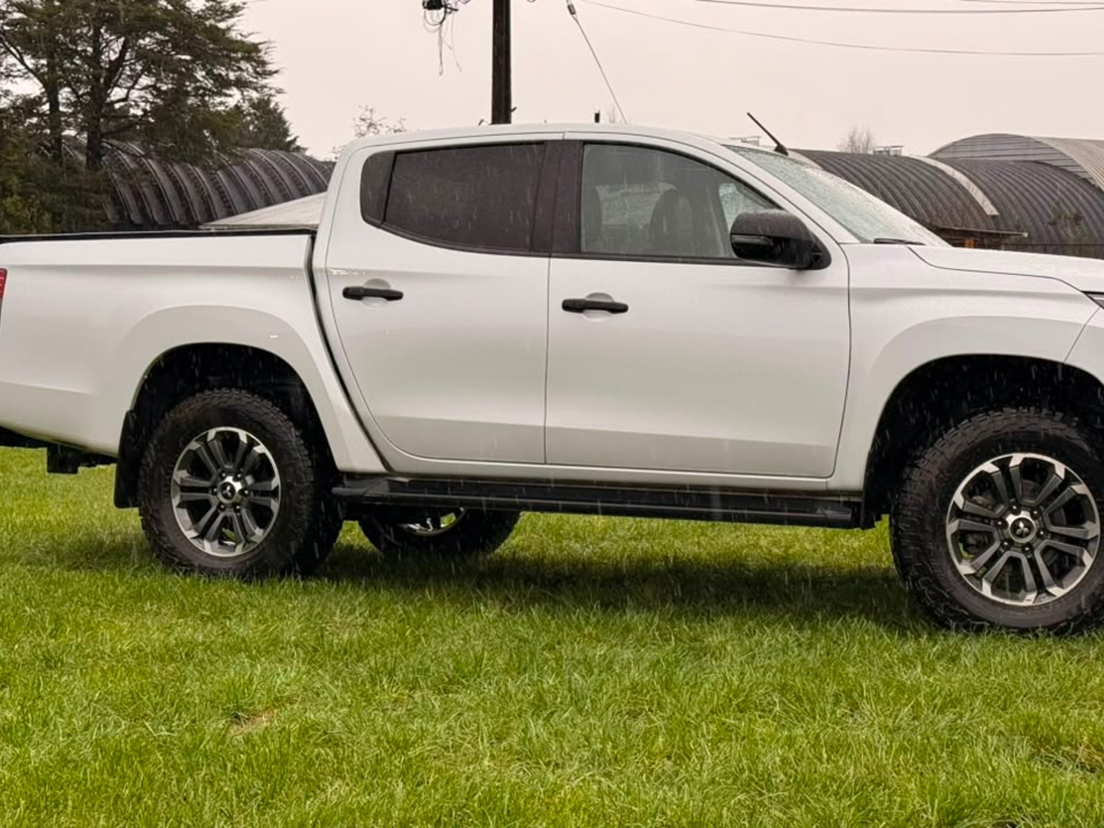 Mitsubishi L200 DAKAR HP 2023 - Foto 4 de 16