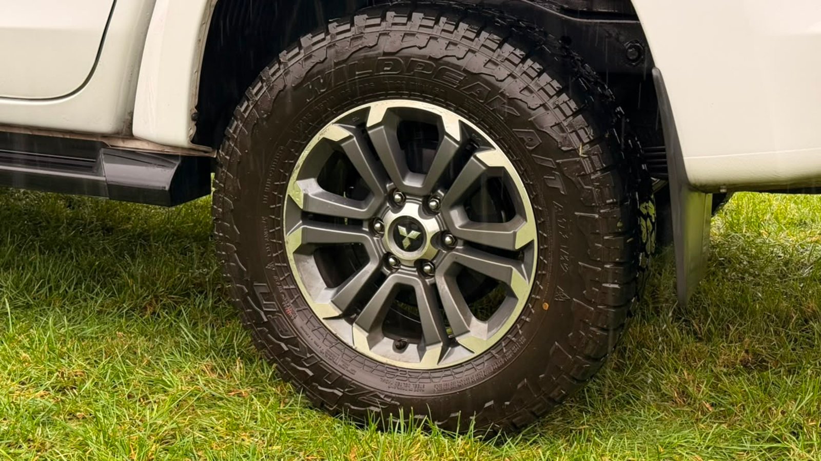 Mitsubishi L200 DAKAR HP 2023 - Imagen 10 de 16
