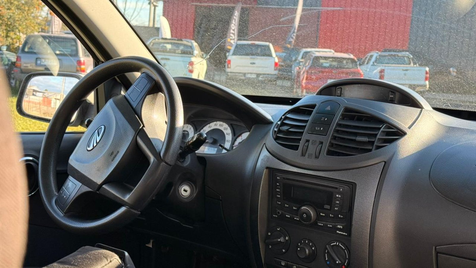Mahindra QUANTO C8 CRDE 2016 - Imagen 11 de 13