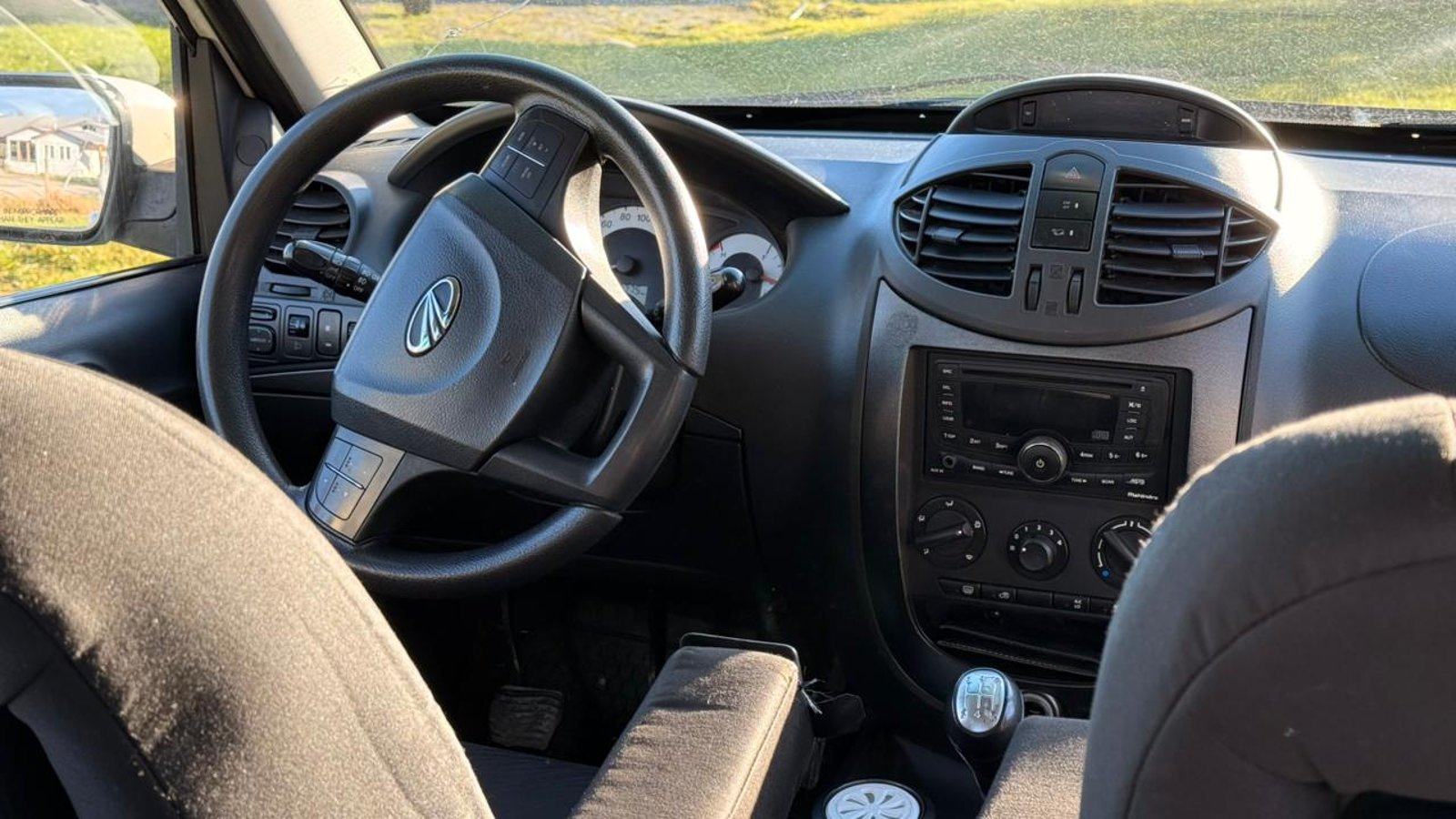 Mahindra QUANTO C8 CRDE 2016 - Imagen 10 de 13
