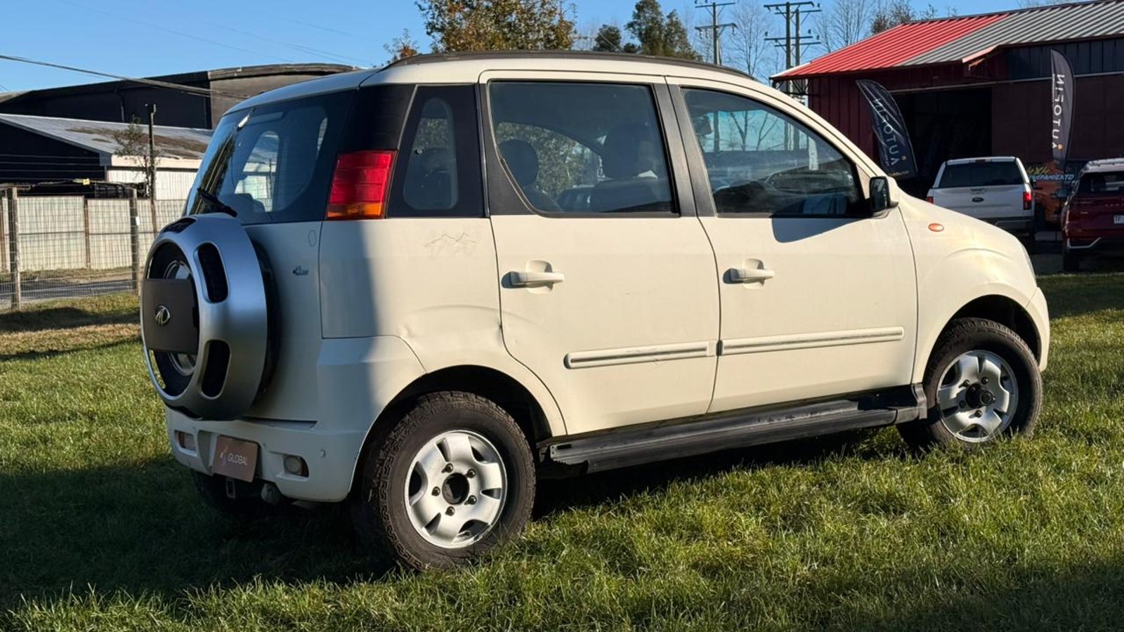 Mahindra QUANTO C8 CRDE 2016 - Imagen 6 de 13