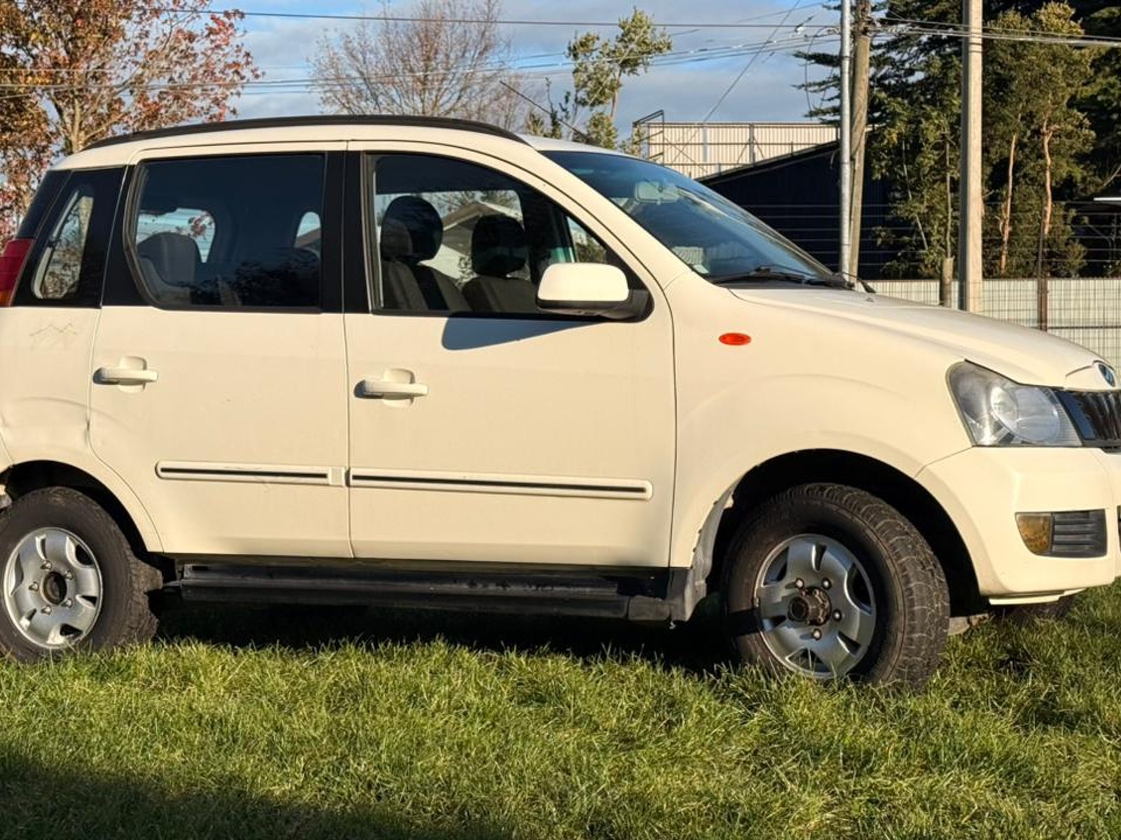 Mahindra QUANTO C8 CRDE 2016 - Foto 5 de 13
