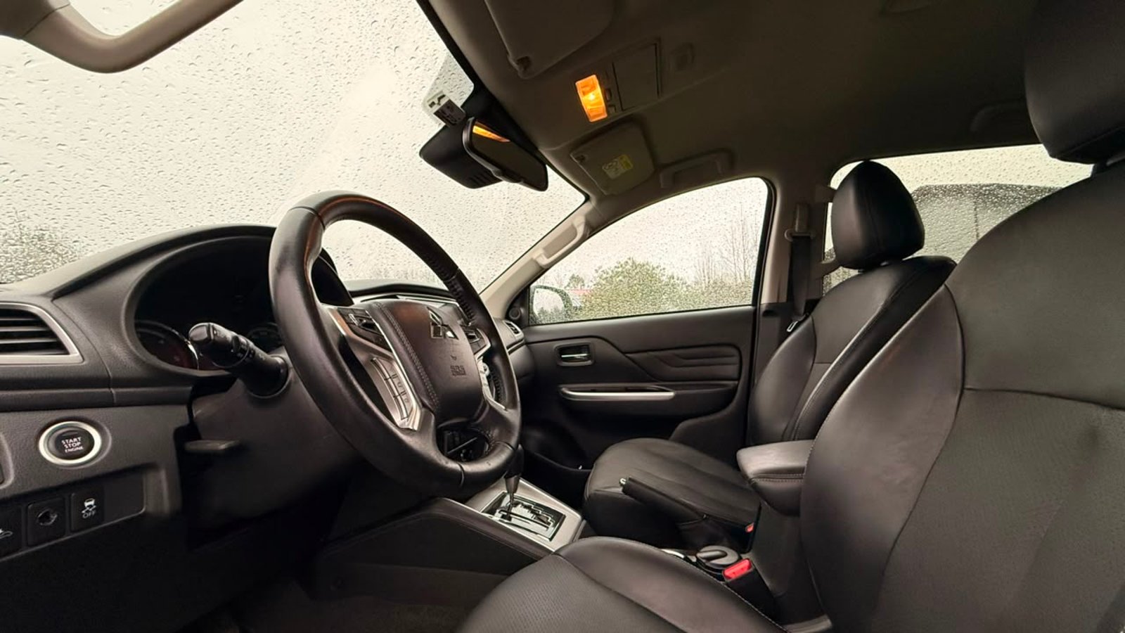 Mitsubishi L200 DAKAR HP 2023 - Imagen 13 de 16