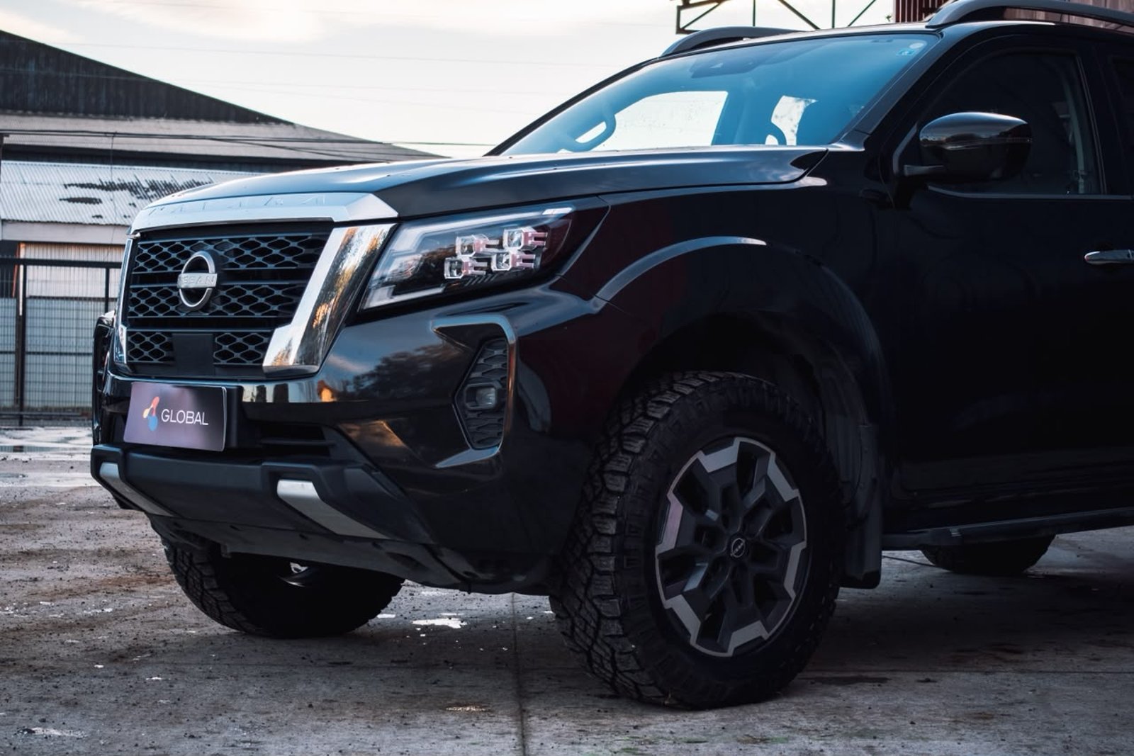 NISSAN NAVARA PLATINUM 2023 - Foto 4 de 19