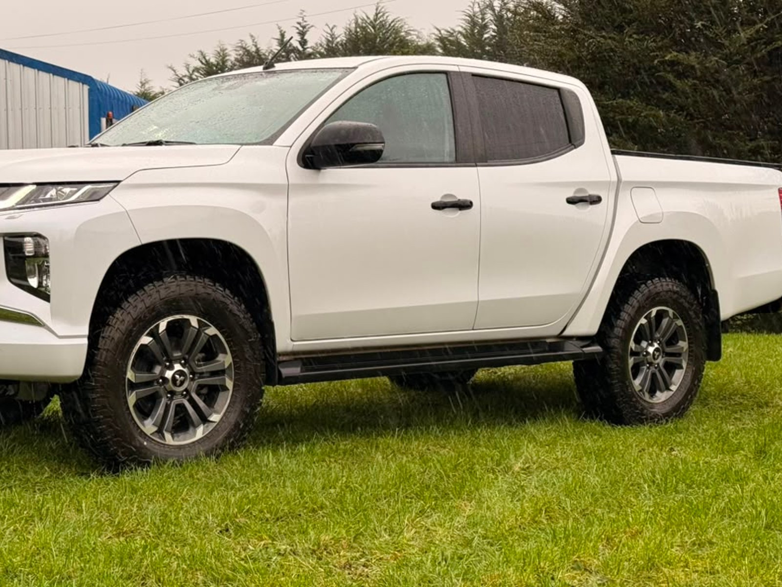 Mitsubishi L200 DAKAR HP 2023 - Foto 3 de 16