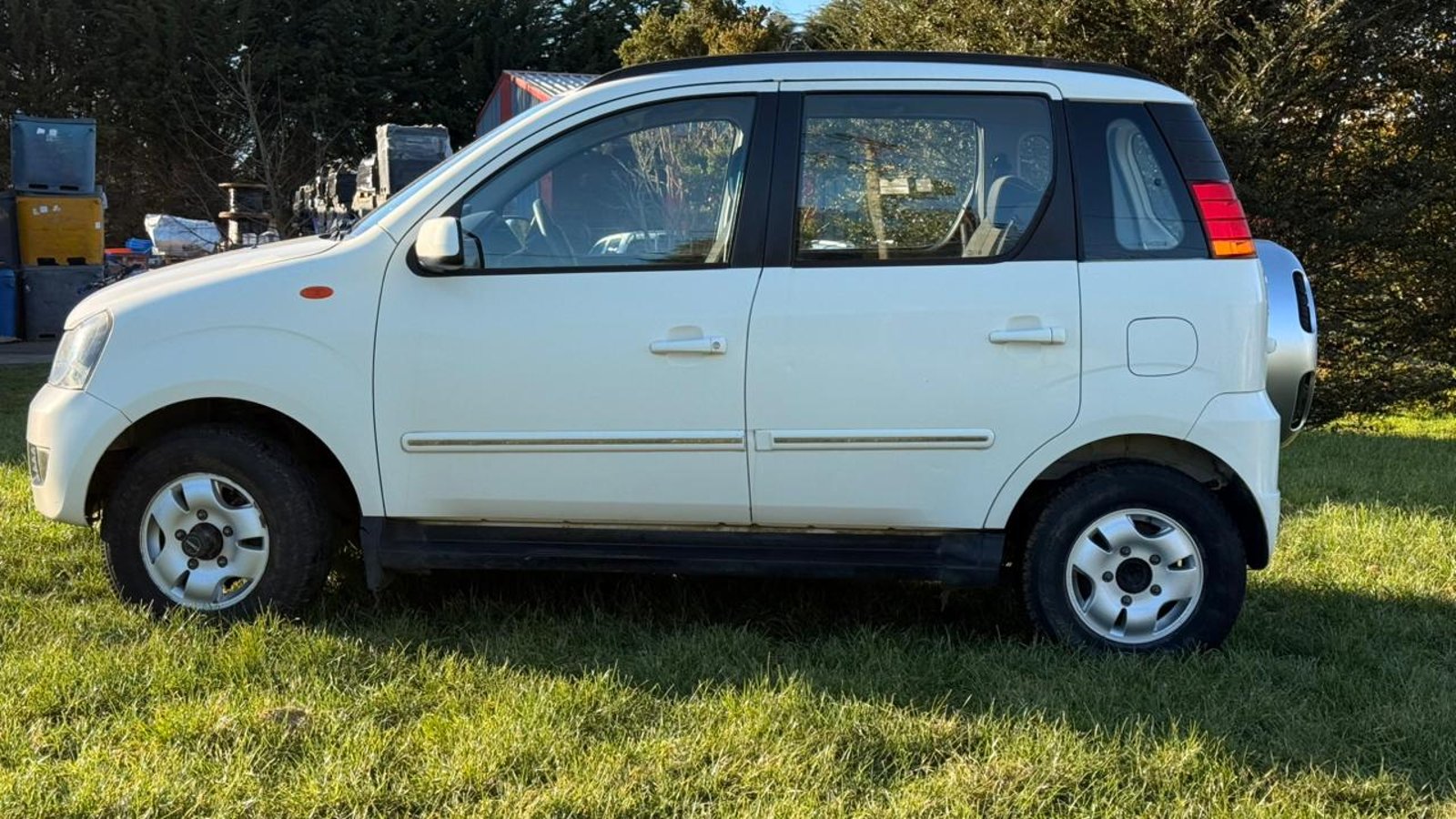 Mahindra QUANTO C8 CRDE 2016 - Imagen 4 de 13