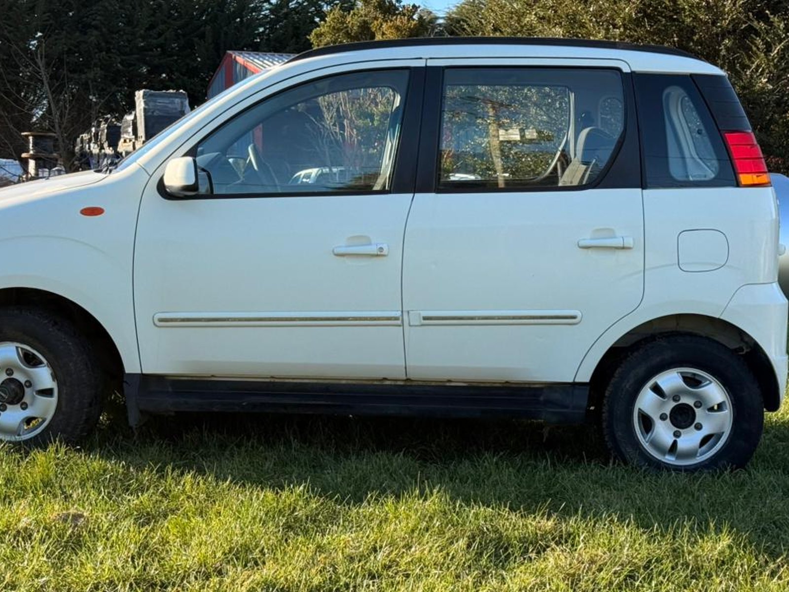 Mahindra QUANTO C8 CRDE 2016 - Foto 4 de 13