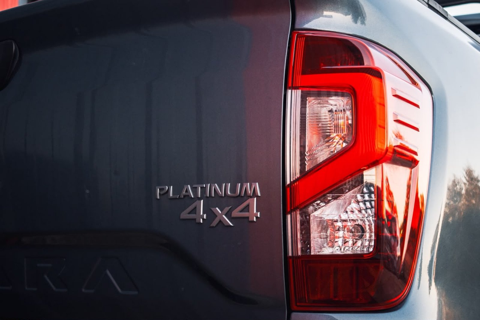 NISSAN NAVARA PLATINUM 2023 - Imagen 11 de 18