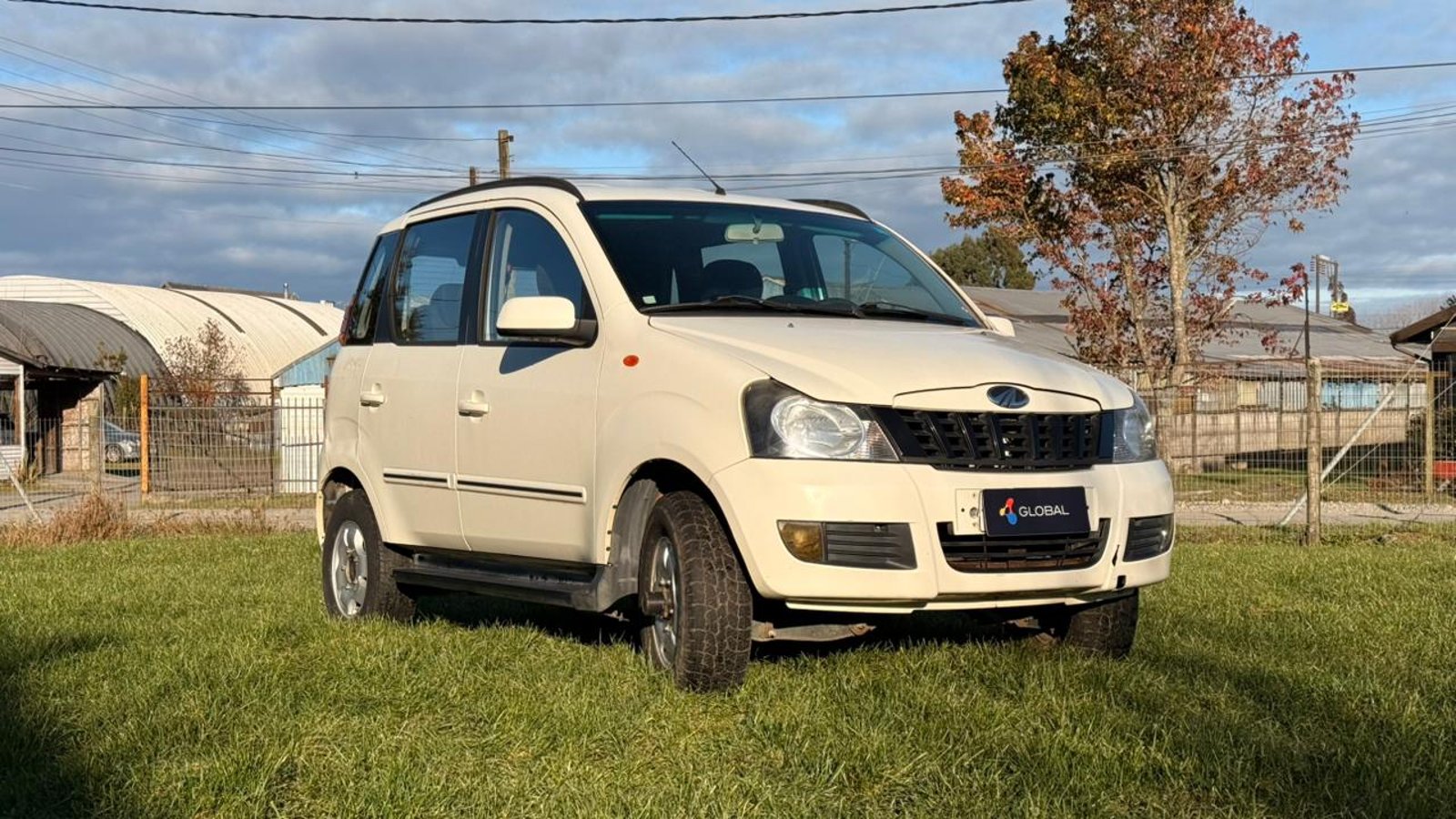 Mahindra QUANTO C8 CRDE 2016 - Imagen 3 de 13