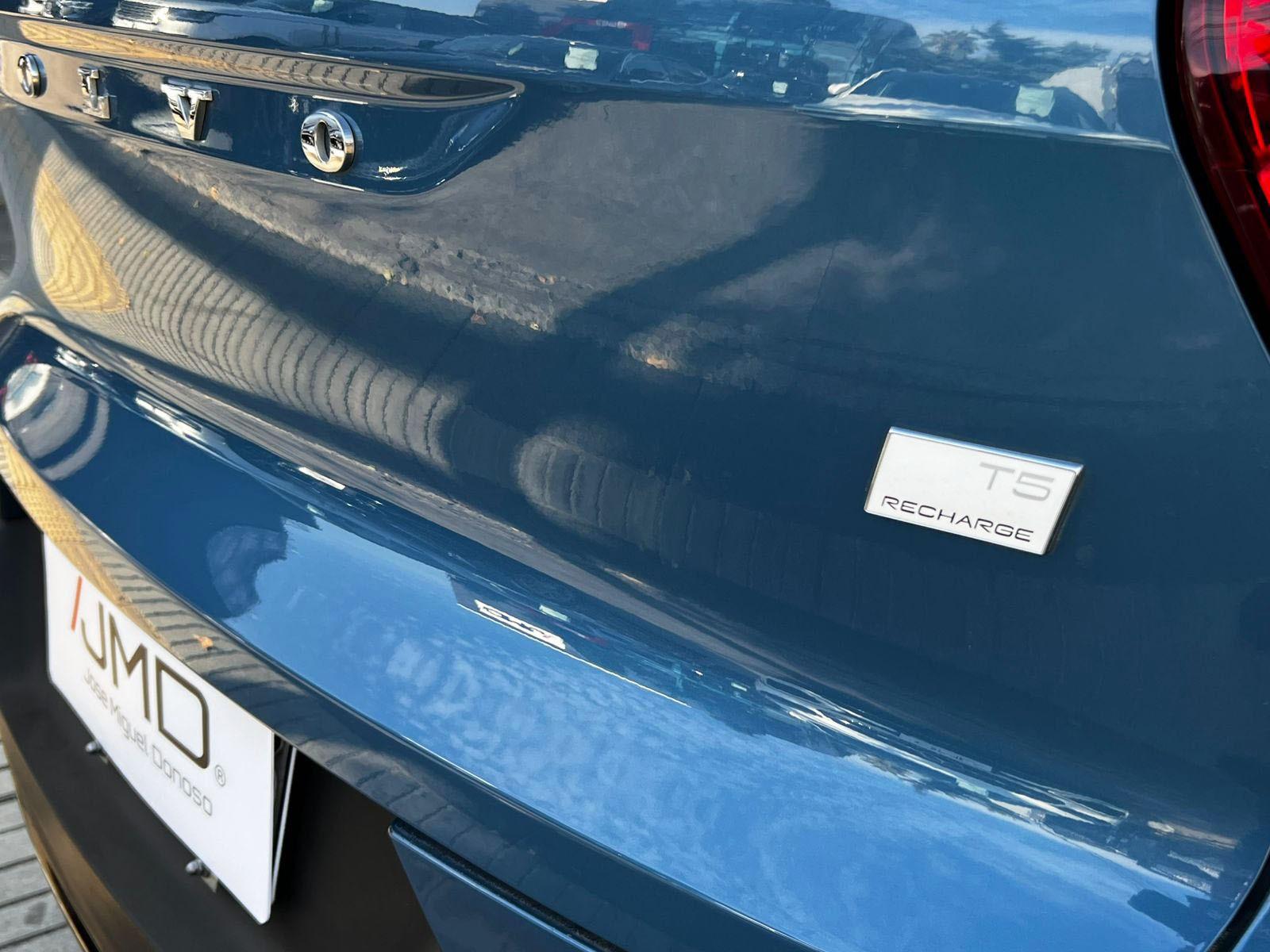 Volvo XC40 T5 RECHARGE 1.5 MANTENIMIENTO AL DÍA UN DUEÑO 2023 - Imagen 7 de 10