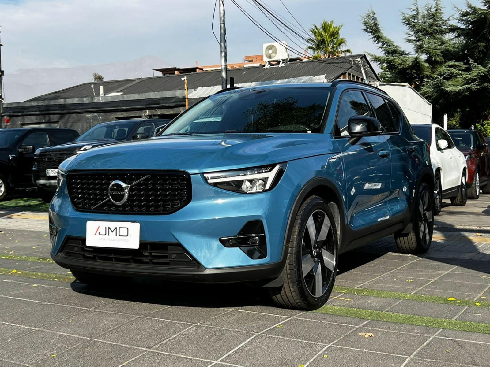 Volvo XC40 T5 RECHARGE 1.5 MANTENIMIENTO AL DÍA UN DUEÑO 2023 - Foto 2 de 10