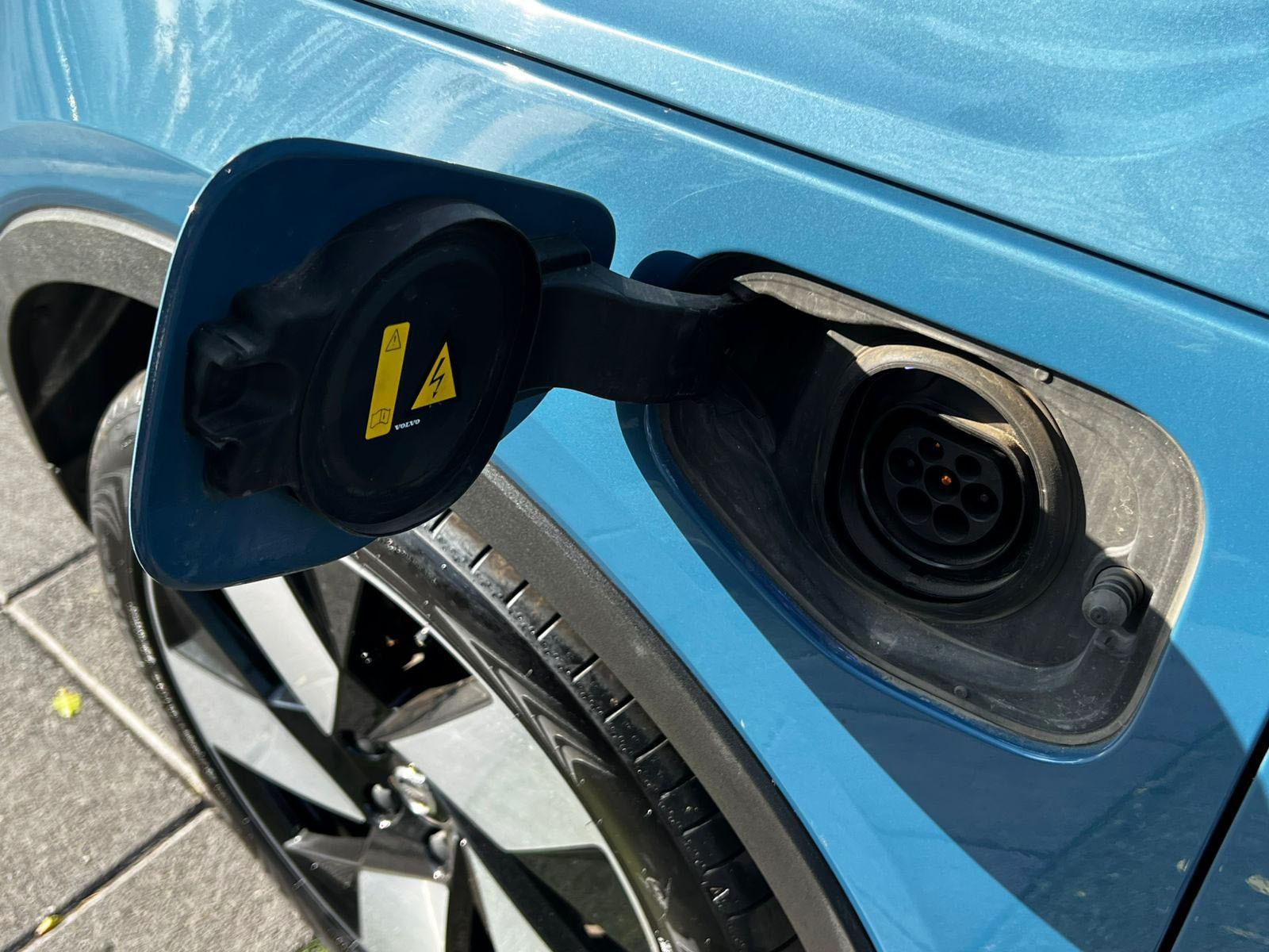Volvo XC40 T5 RECHARGE 1.5 MANTENIMIENTO AL DÍA UN DUEÑO 2023 - Imagen 8 de 10