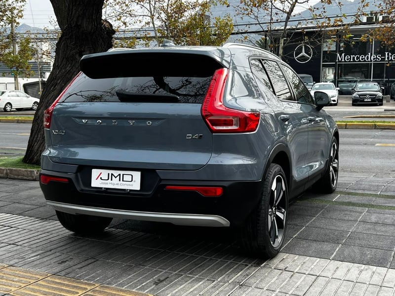 Volvo XC40 D4 AWD 2.0 2020 - Imagen 4 de 10