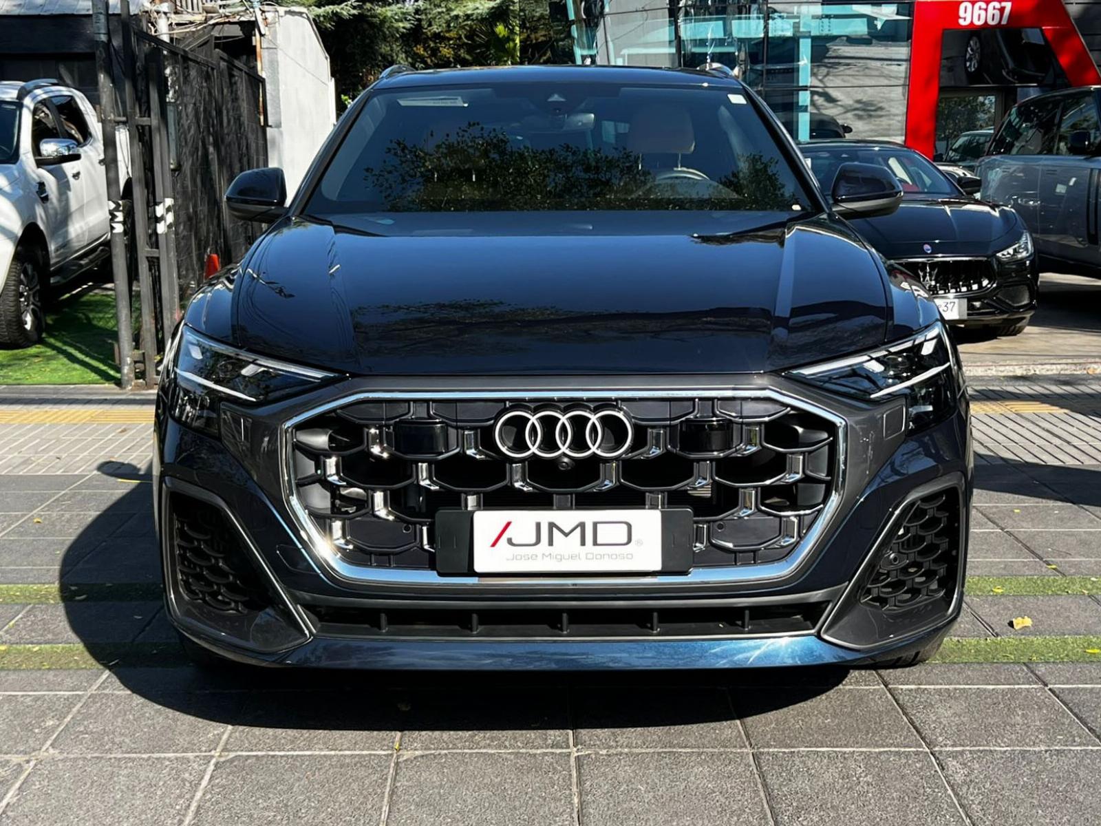 Audi Q8 55 TFSI 3.0 S LINE 2025 - Foto 3 de 10