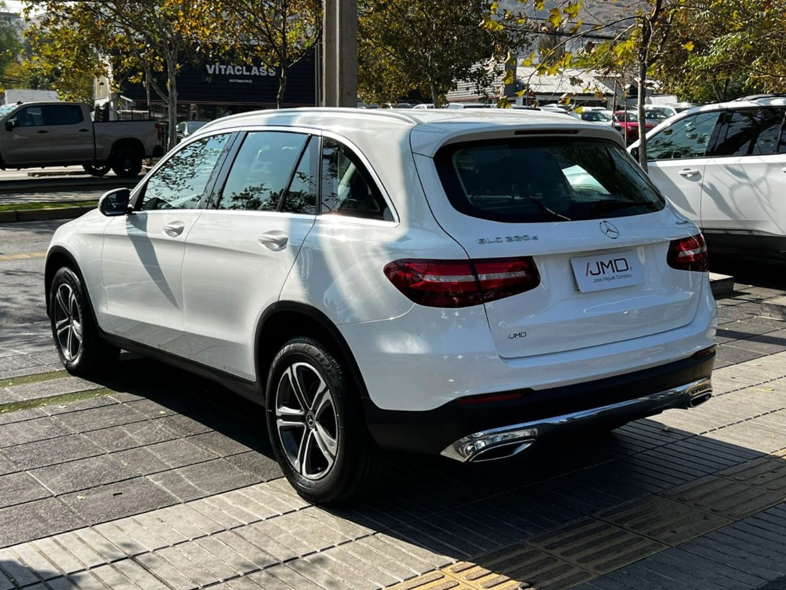 MERCEDES-BENZ GLC 220 D 4MATIC UN DUEÑO MANTENIMIENTO AL DÍA 2019 - Foto 4 de 10