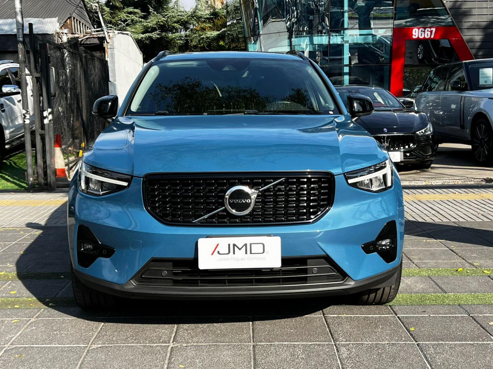 Volvo XC40 T5 RECHARGE 1.5 MANTENIMIENTO AL DÍA UN DUEÑO 2023 - Imagen 3 de 10