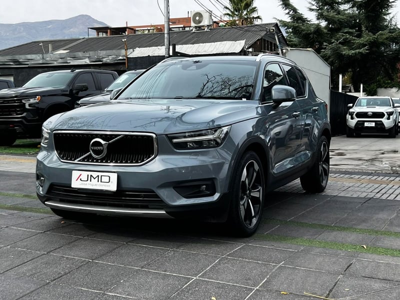 Volvo XC40 D4 AWD 2.0 2020 - Imagen 3 de 10