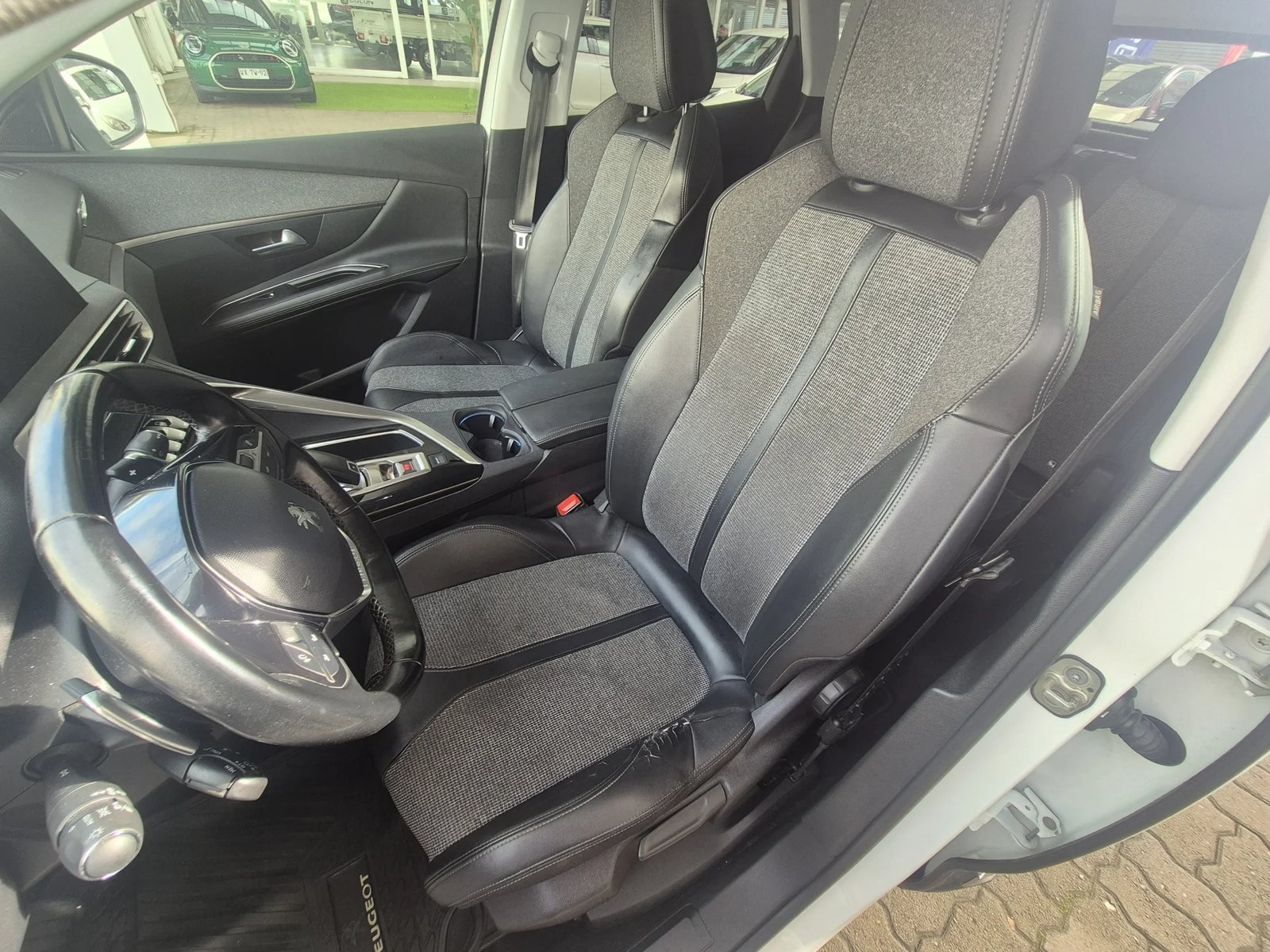 Peugeot 3008 ALLURE 1.6 BLUEHDI EAT6 2019 - Imagen 10 de 13