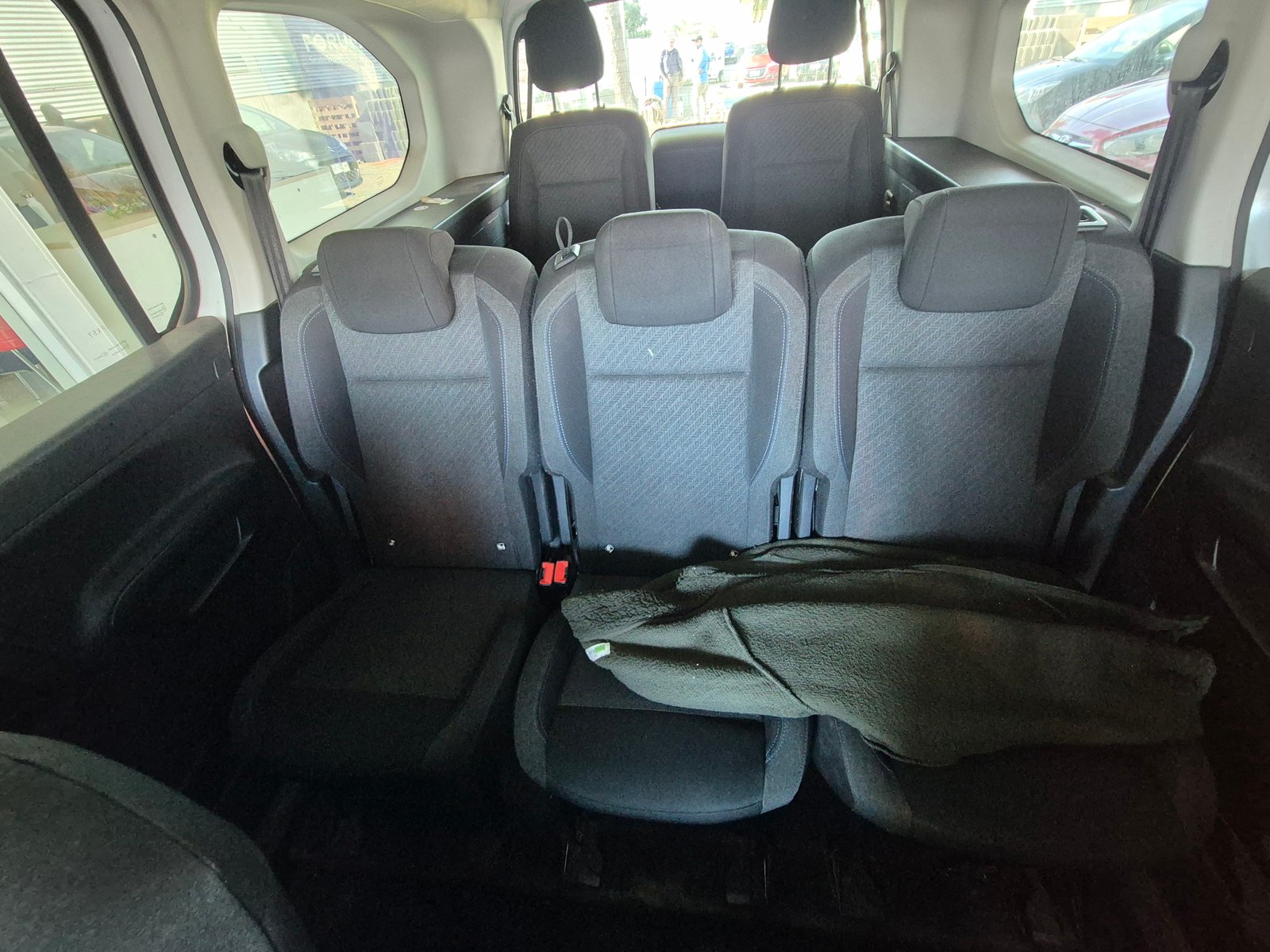 Peugeot RIFTER ALLURE BLUEHDI 130 EAT8 2023 - Imagen 9 de 11