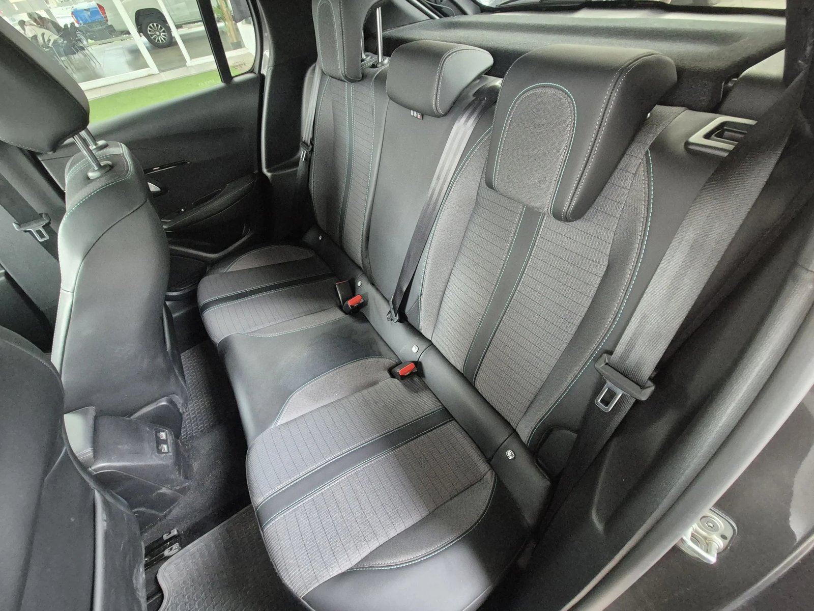 Peugeot 208 208 PURE TECH HB 1.2 2022 - Imagen 10 de 12