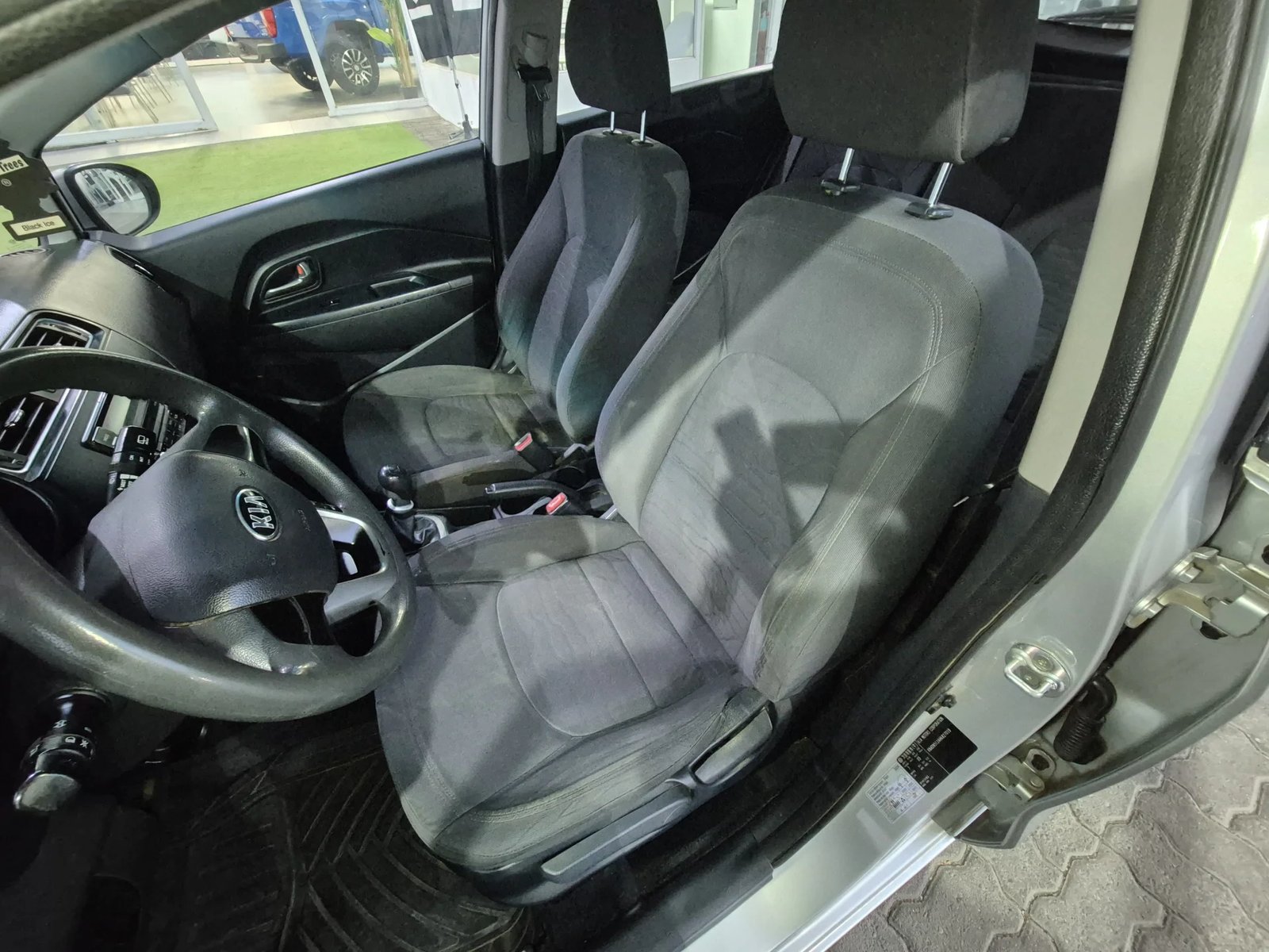 Kia RIO 5 EX 1.4L 6MT AC 2017 - Imagen 10 de 13