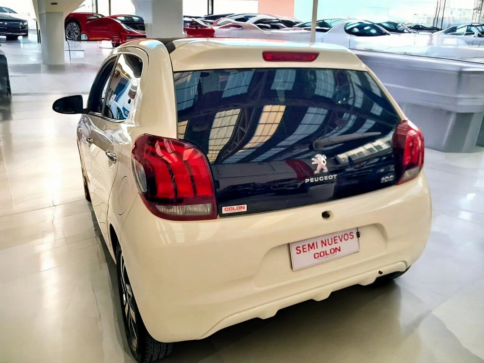Peugeot 108 TOP ALLURE TN 1.2 PURETECH 2017 - Foto 3 de 10