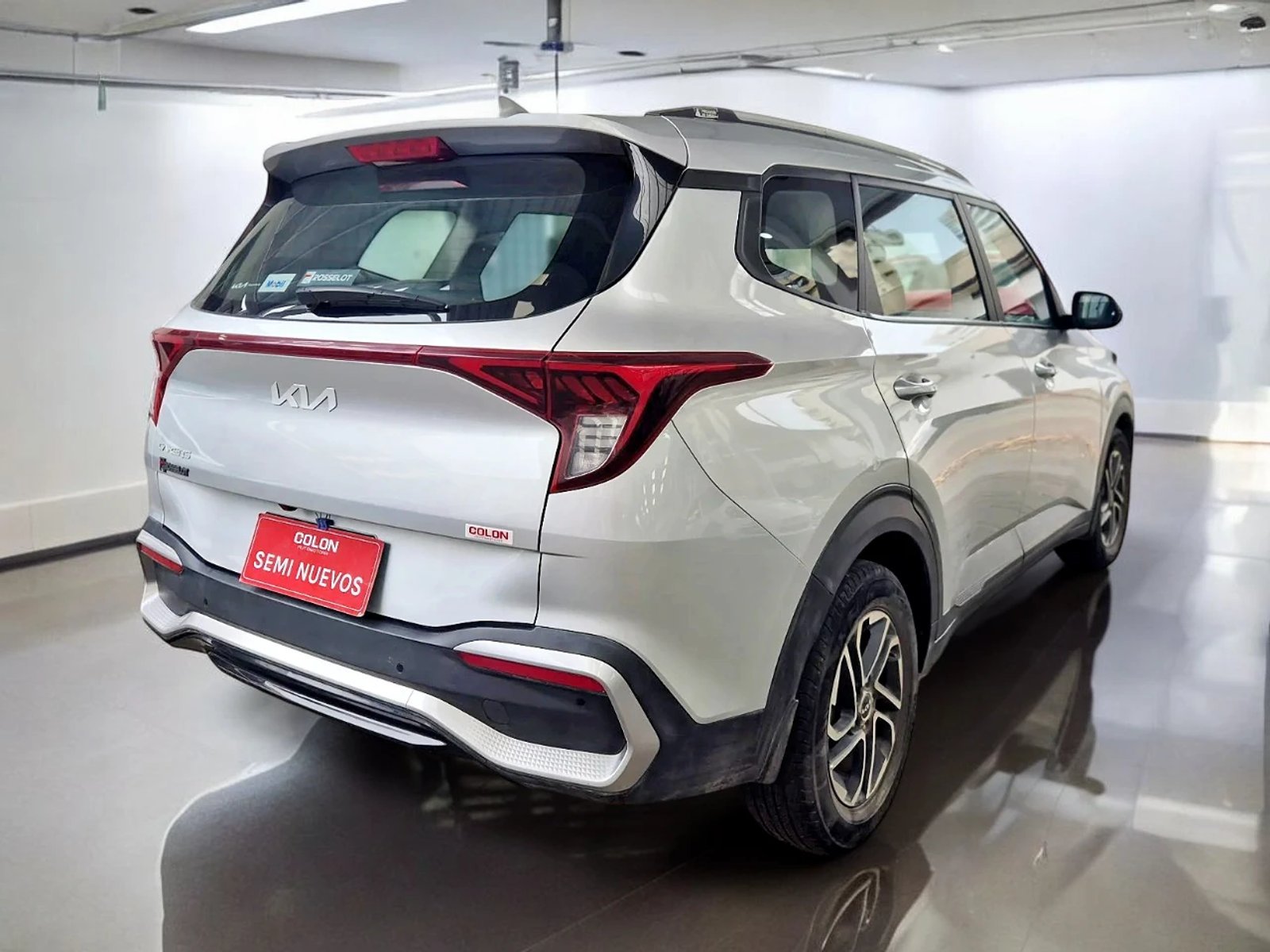 Kia CARENS EX 1.4L 7DCT TURBO-GDI FULL 7P 2023 - Imagen 6 de 15