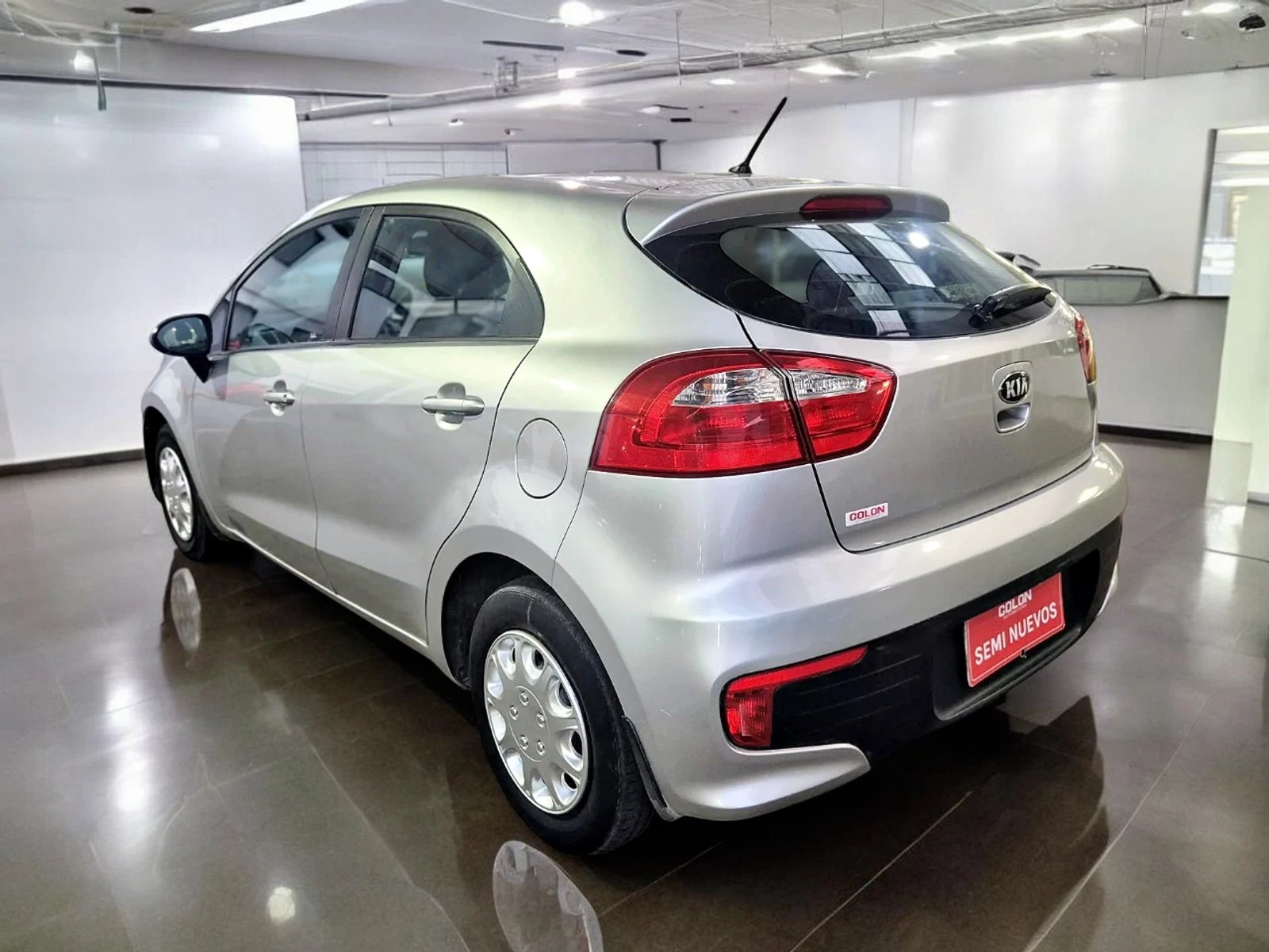 Kia RIO 5 EX 1.4L 6MT AC 2017 - Foto 5 de 13
