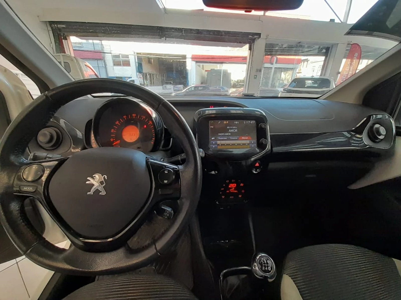 Peugeot 108 TOP ALLURE TN 1.2 PURETECH 2017 - Imagen 6 de 10