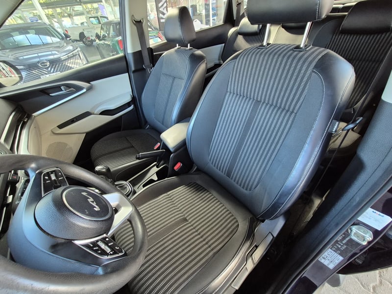 Kia CARENS LX 1.5 2023 - Imagen 7 de 8