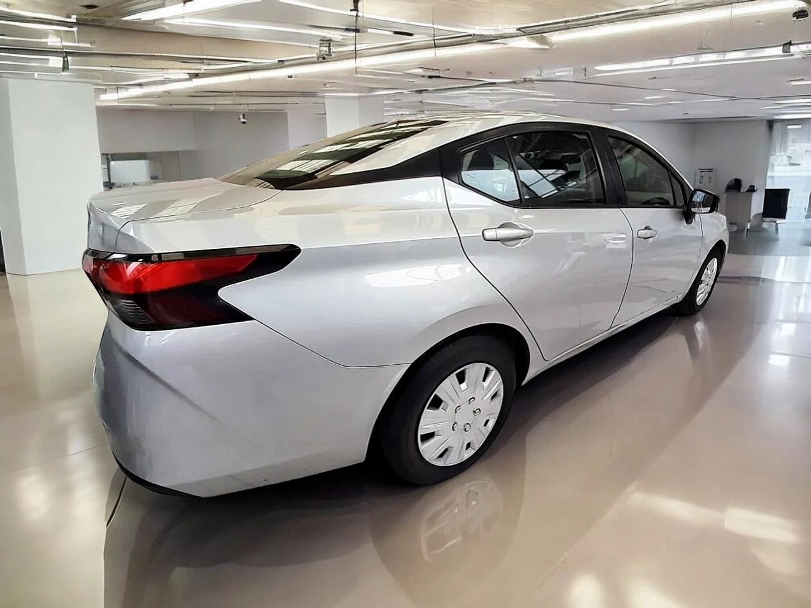 Nissan VERSA 2023 - Imagen 3 de 8