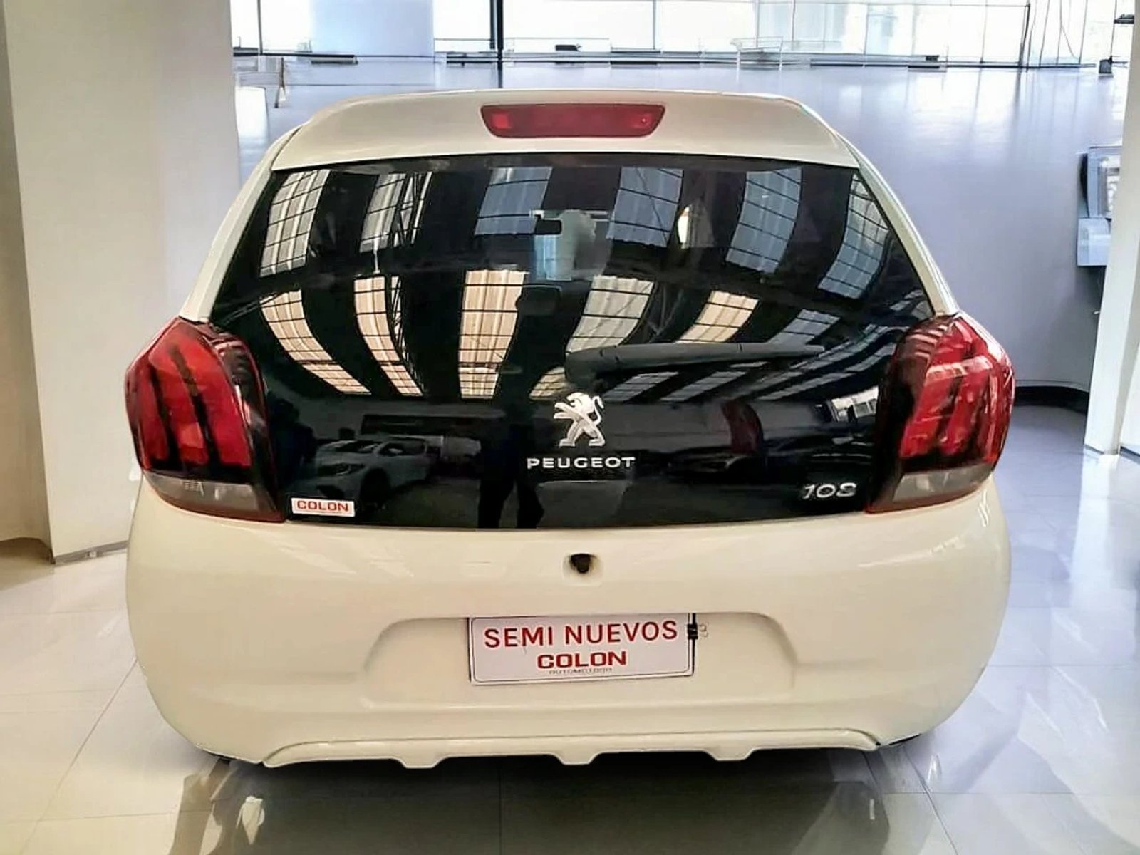 Peugeot 108 TOP ALLURE TN 1.2 PURETECH 2017 - Foto 4 de 10