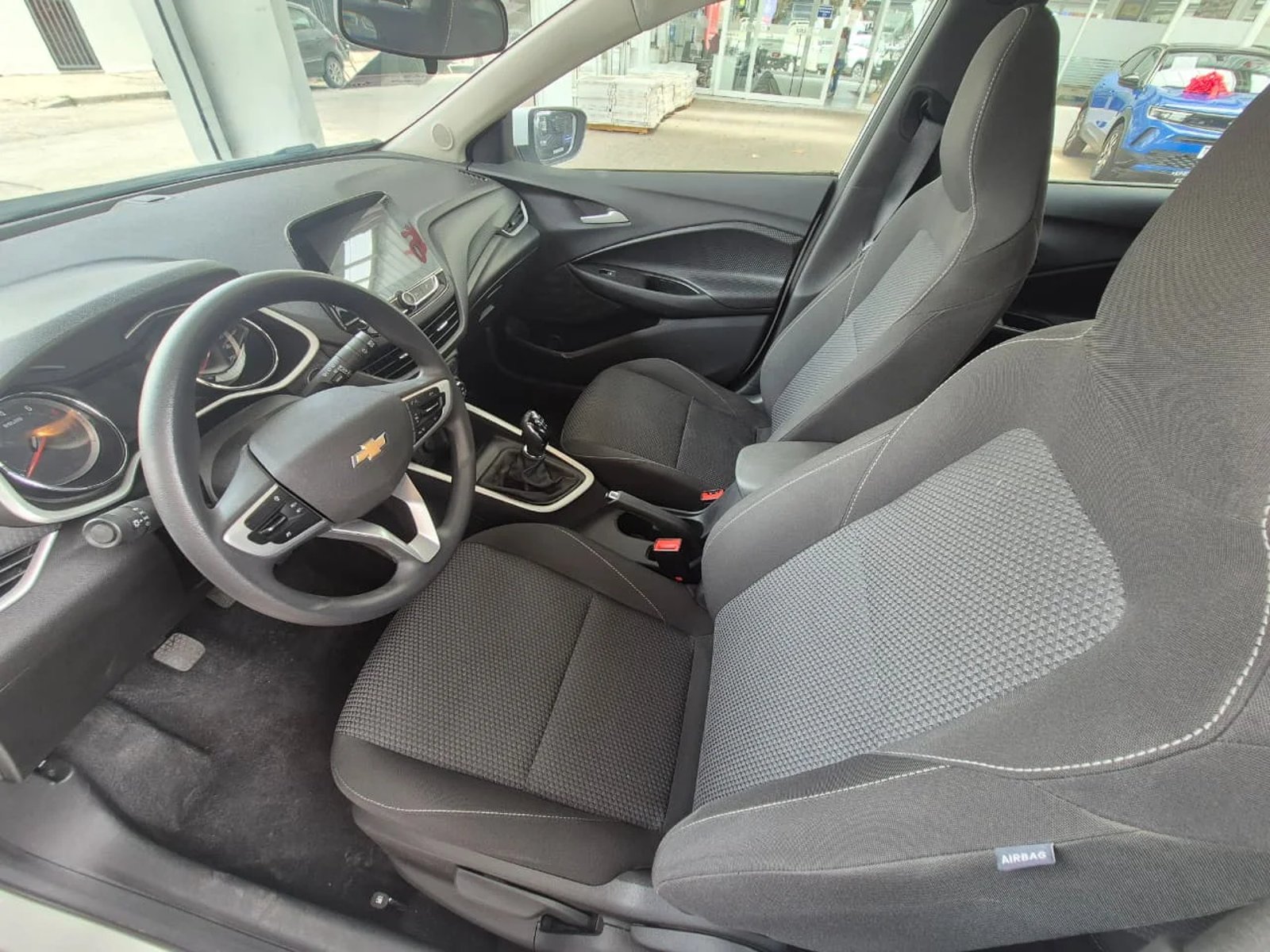 Chevrolet ONIX HB 2024 - Imagen 8 de 9