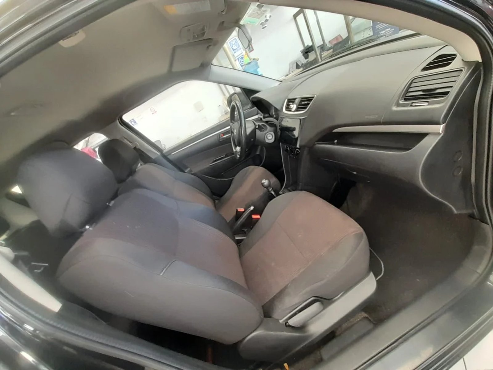 Suzuki SWIFT GL 1.2 2017 - Imagen 9 de 10