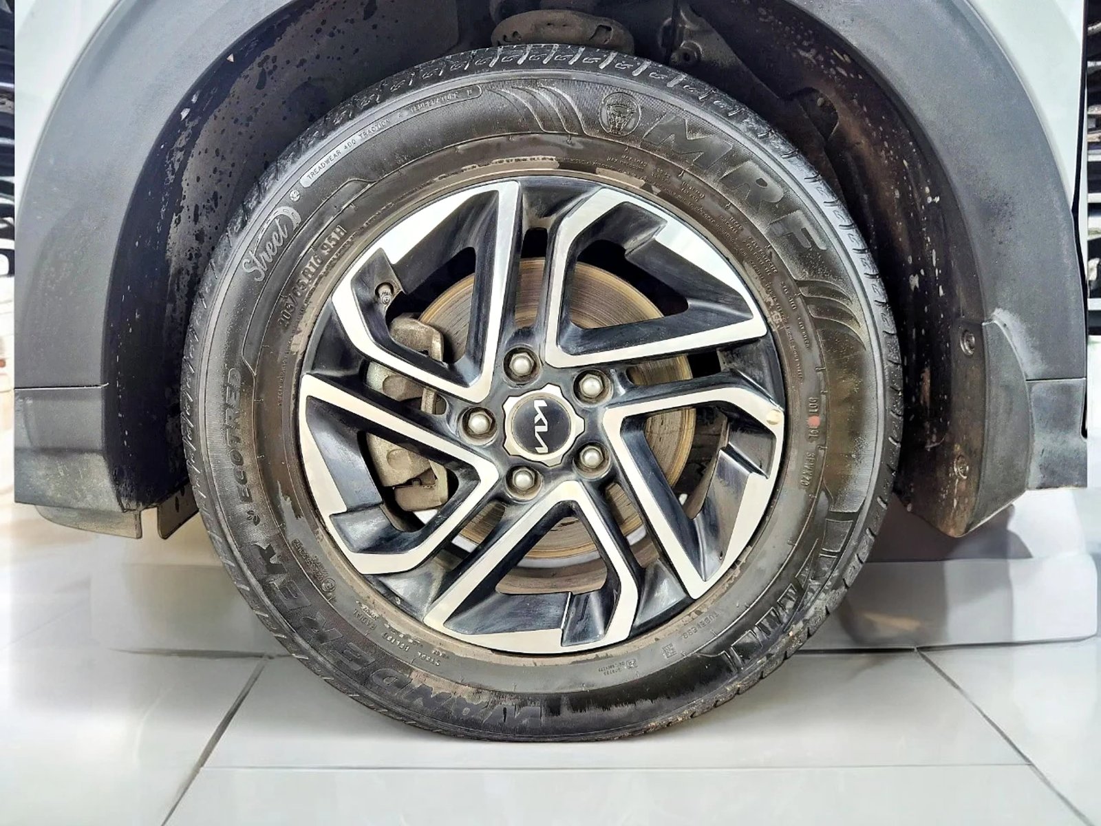 Kia CARENS EX 1.4L 7DCT TURBO-GDI FULL 7P 2023 - Imagen 15 de 15