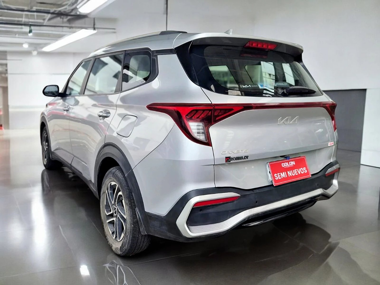 Kia CARENS EX 1.4L 7DCT TURBO-GDI FULL 7P 2023 - Imagen 7 de 15