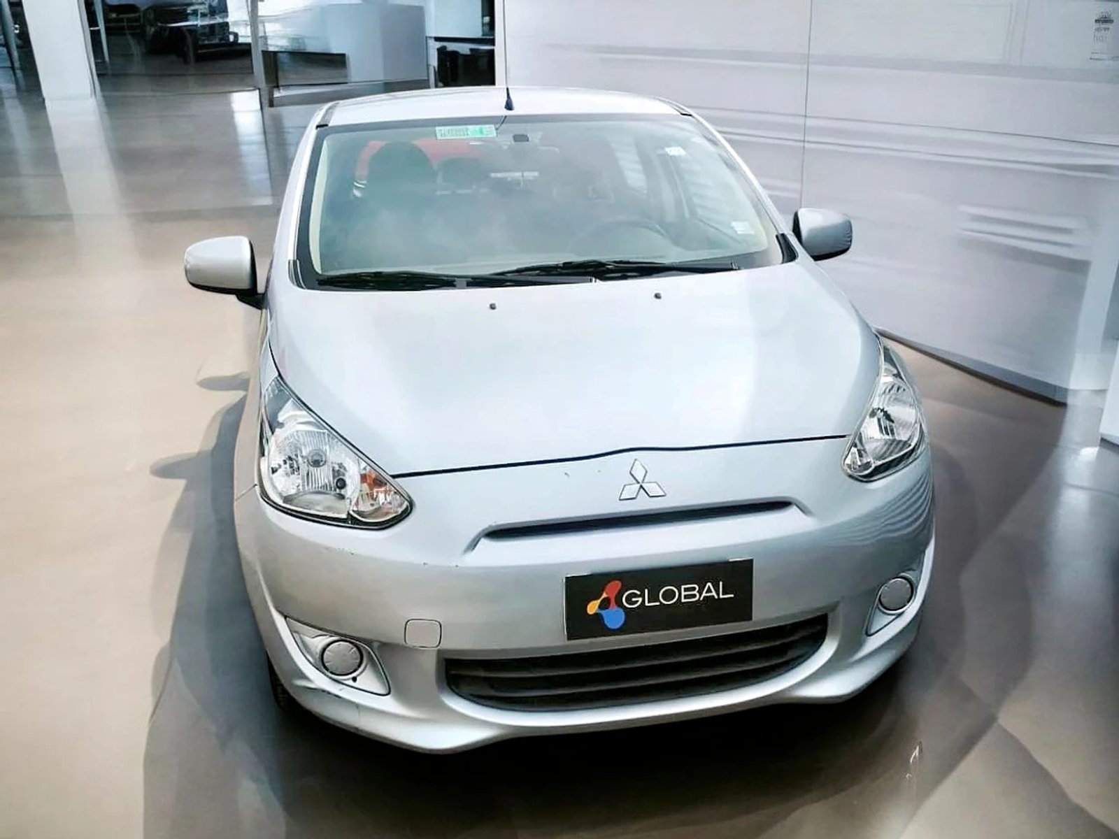 Mitsubishi MIRAGE GLX 2014 - Foto 3 de 7