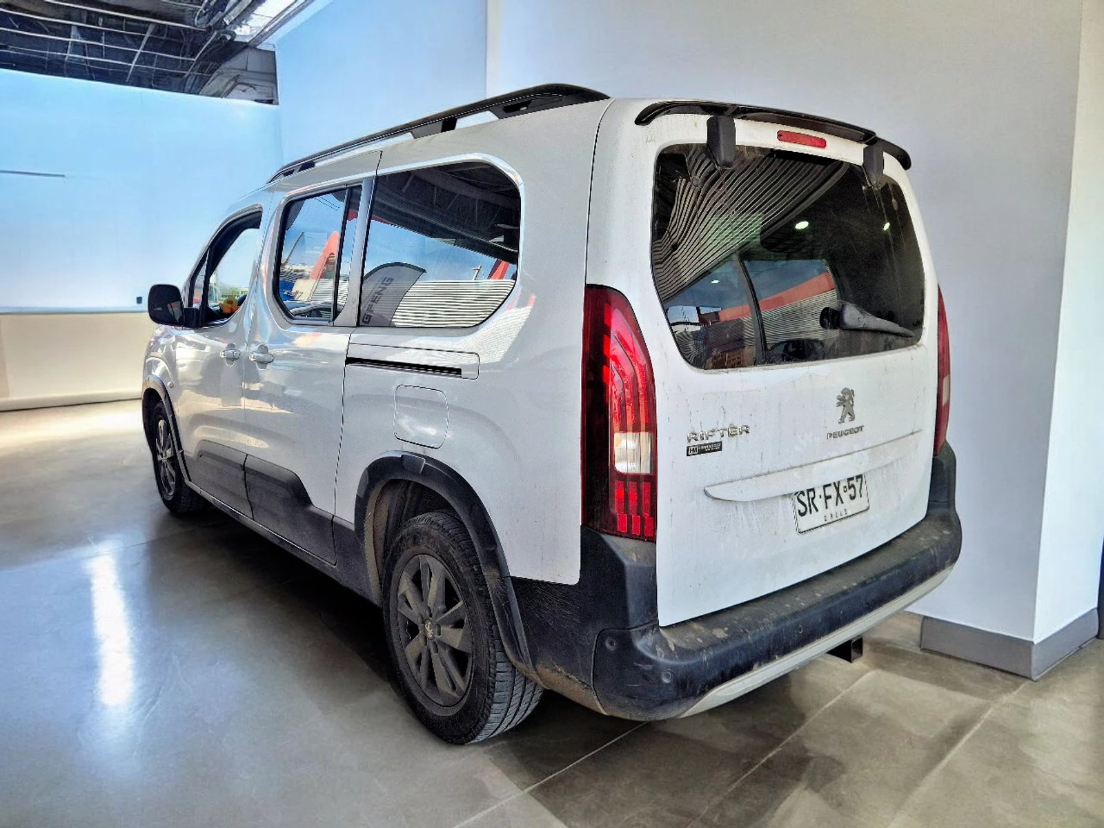 Peugeot RIFTER ALLURE BLUEHDI 130 EAT8 2023 - Imagen 4 de 11