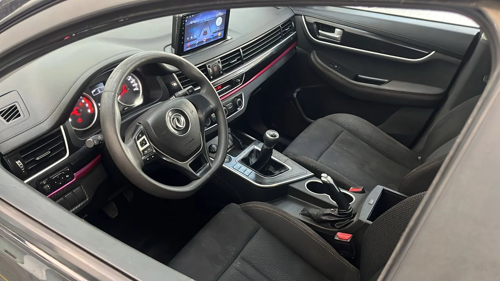 Dongfeng JOYEAR SX5 LUX 1.6 2022 - Imagen 8 de 9