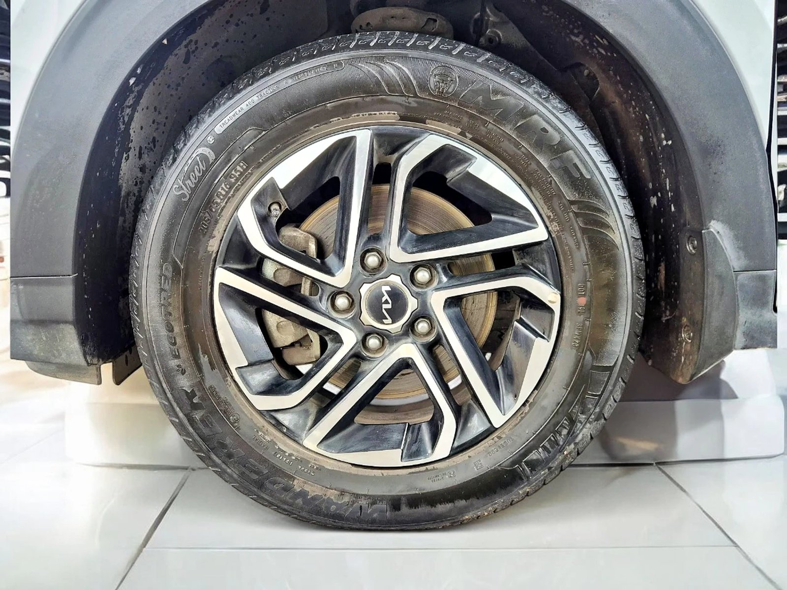 Kia CARENS EX 1.4L 7DCT TURBO-GDI FULL 7P 2023 - Imagen 14 de 15