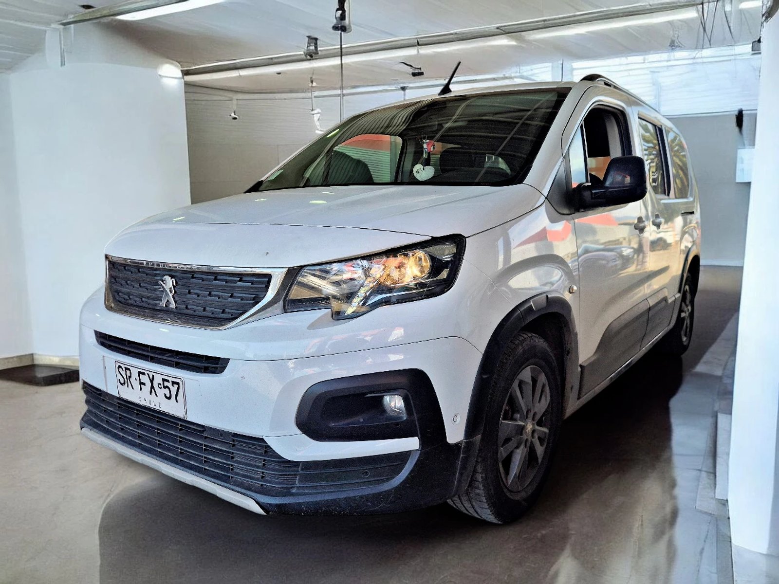 Peugeot RIFTER ALLURE BLUEHDI 130 EAT8 2023 - Imagen 3 de 11