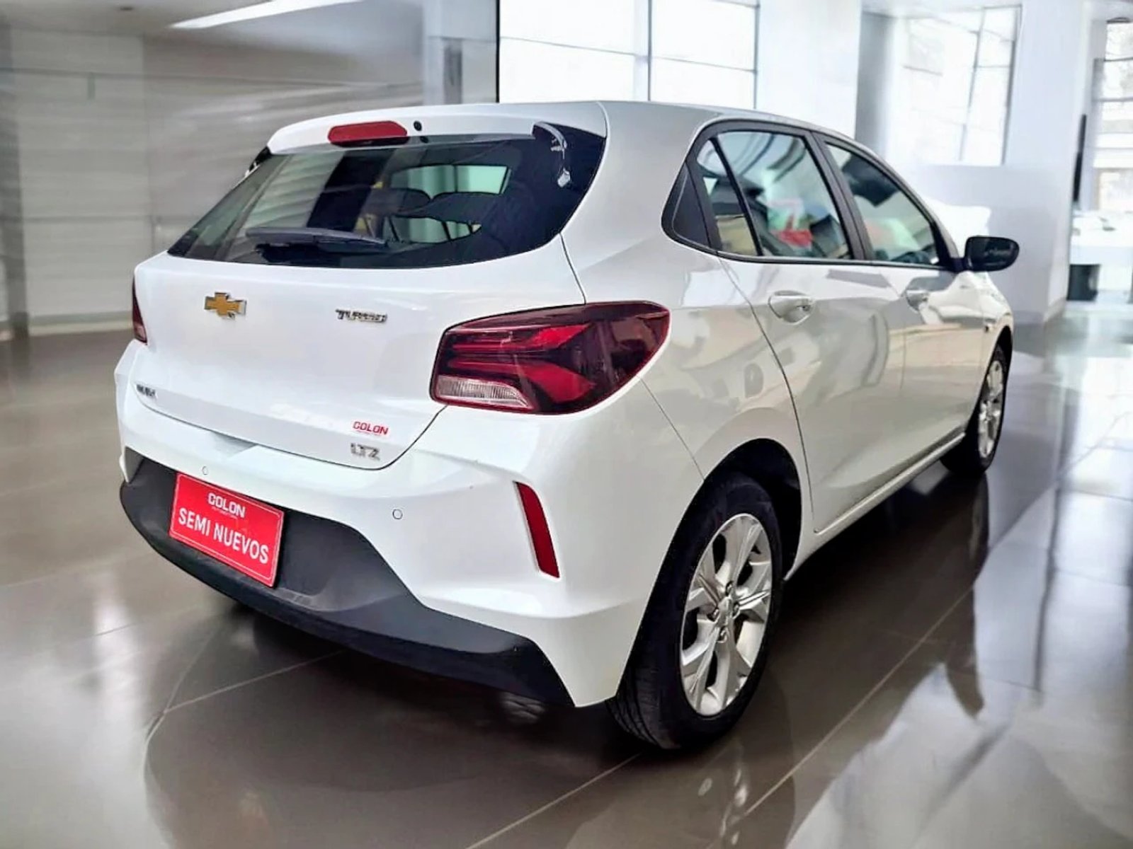 Chevrolet ONIX HB 2024 - Imagen 6 de 9