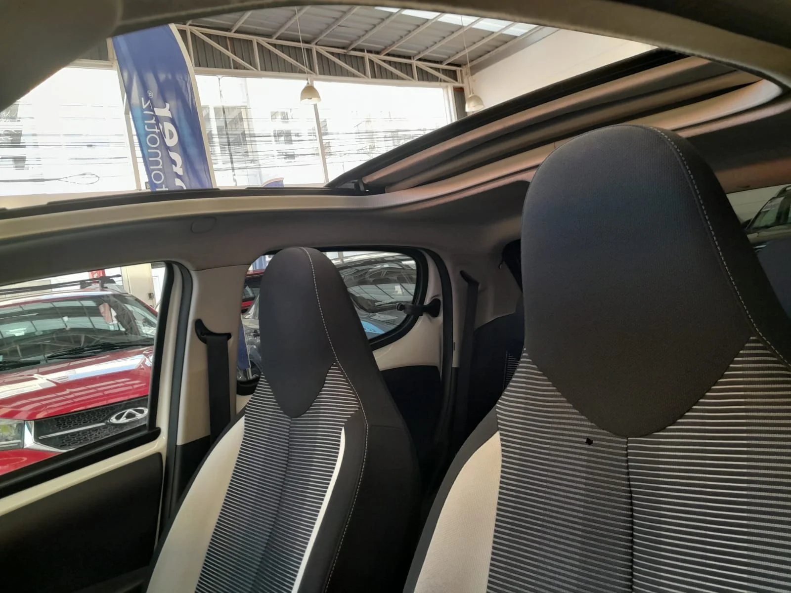 Peugeot 108 TOP ALLURE TN 1.2 PURETECH 2017 - Imagen 8 de 10