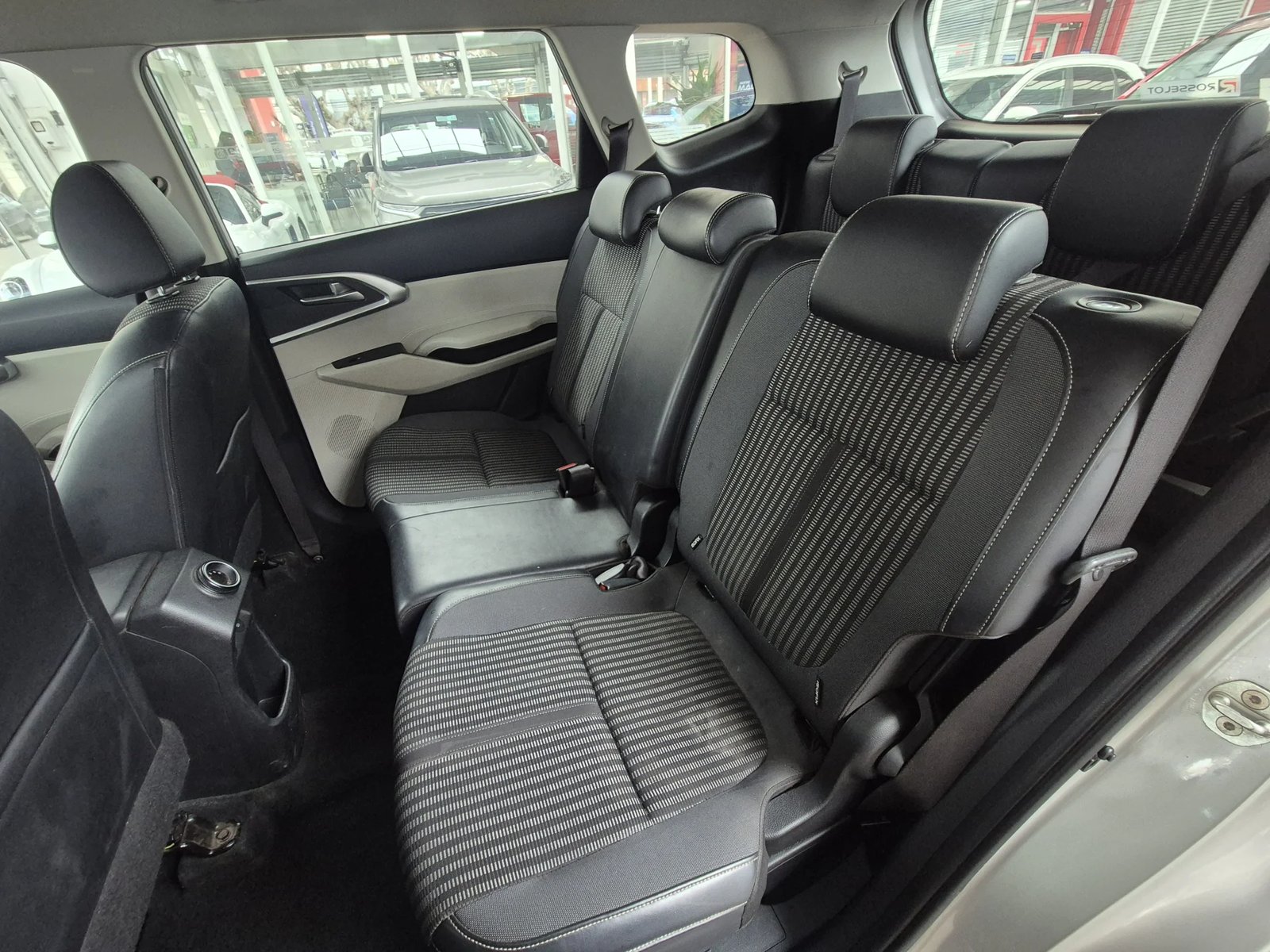 Kia CARENS EX 1.4L 7DCT TURBO-GDI FULL 7P 2023 - Imagen 13 de 15