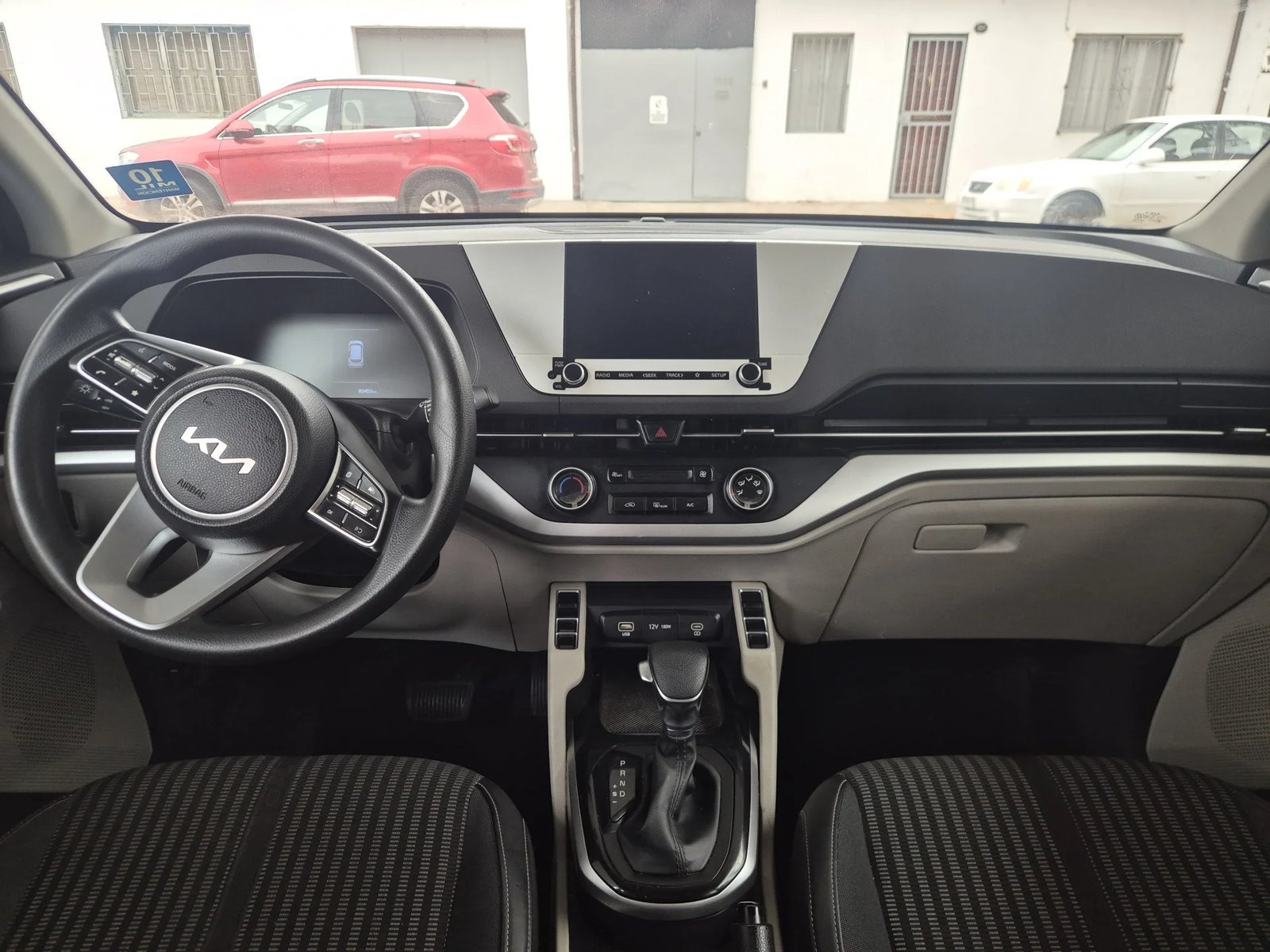 Kia CARENS EX 1.4L 7DCT TURBO-GDI FULL 7P 2023 - Imagen 11 de 15