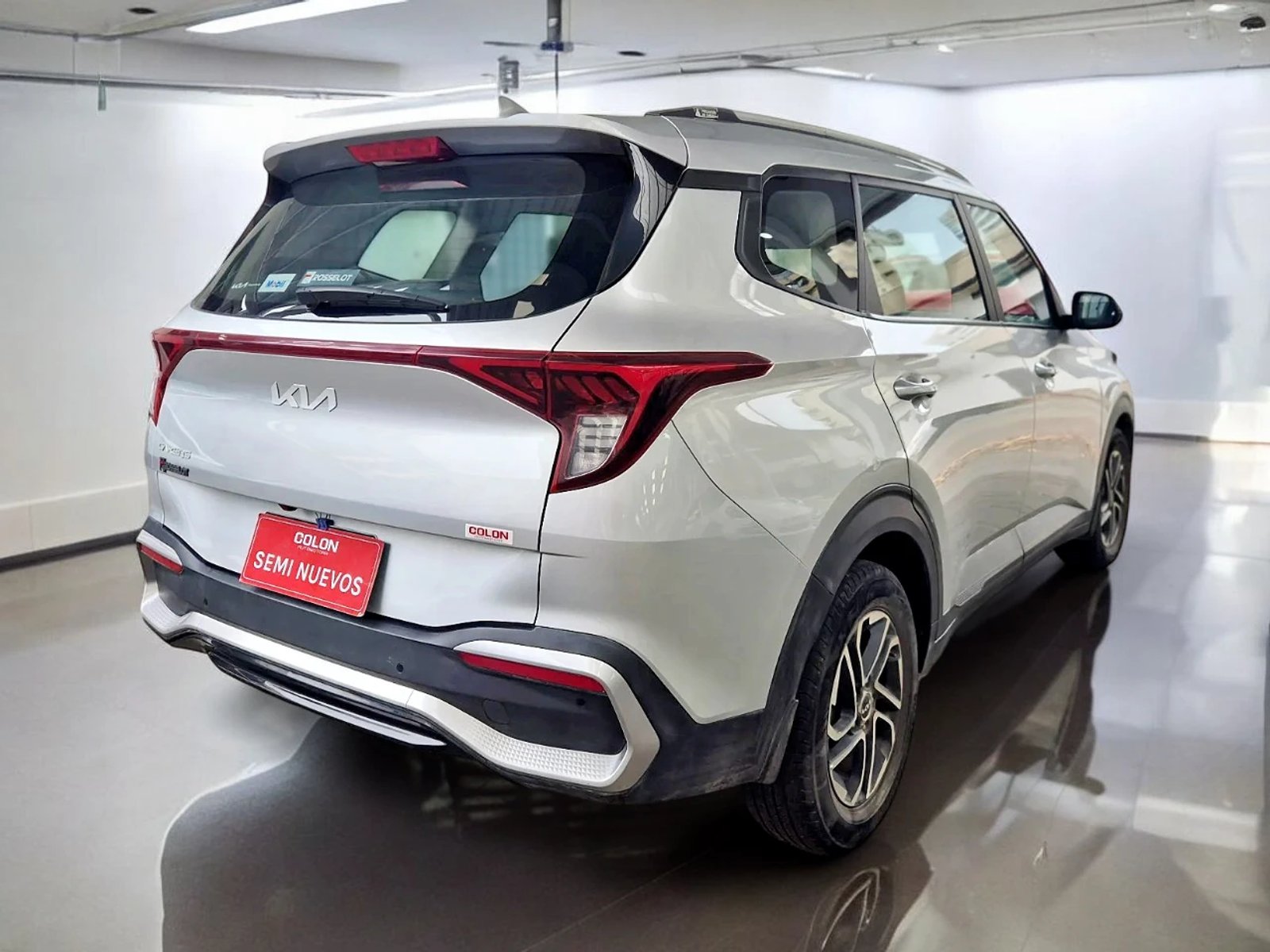 Kia CARENS EX 1.4L 7DCT TURBO-GDI FULL 7P 2023 - Imagen 8 de 15