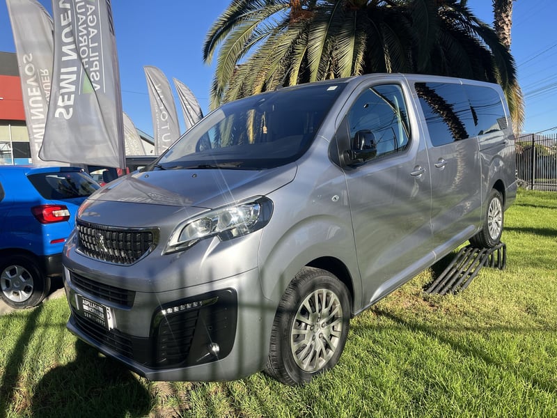 Peugeot TRAVELLER 9 PASAJEROS 2023